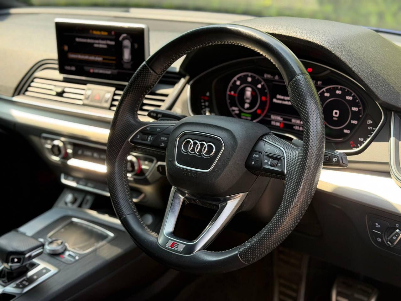 Audi Q5 view 9