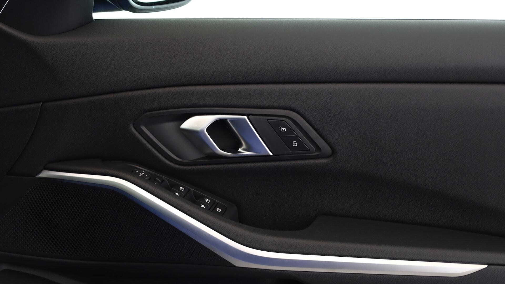 BMW 3 Series view 20