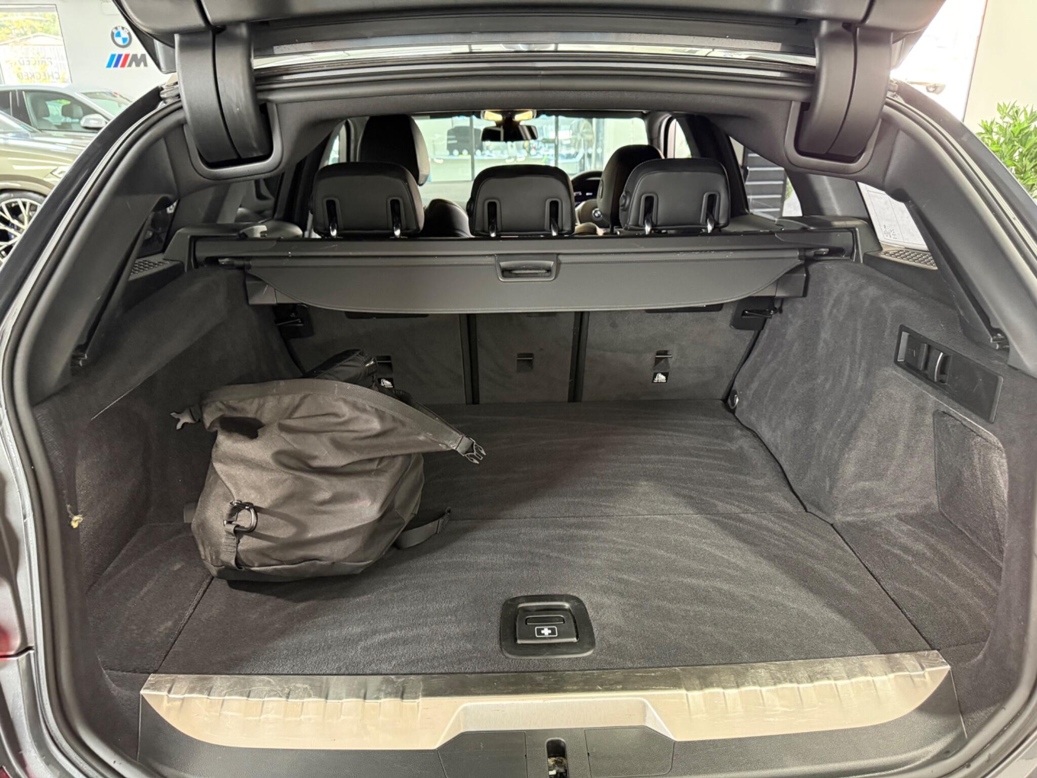 BMW 3 Series view 29