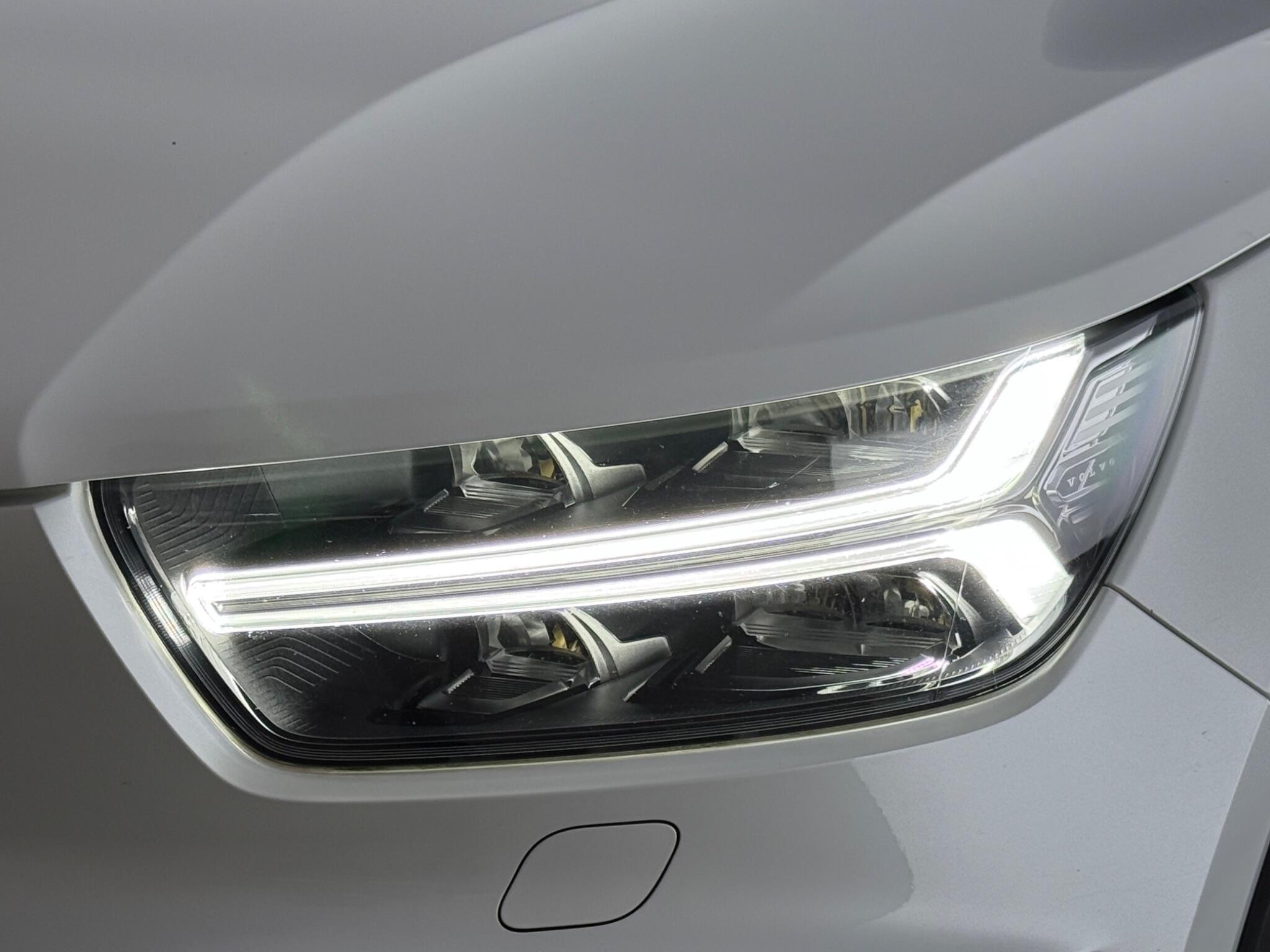 Volvo XC40 view 12