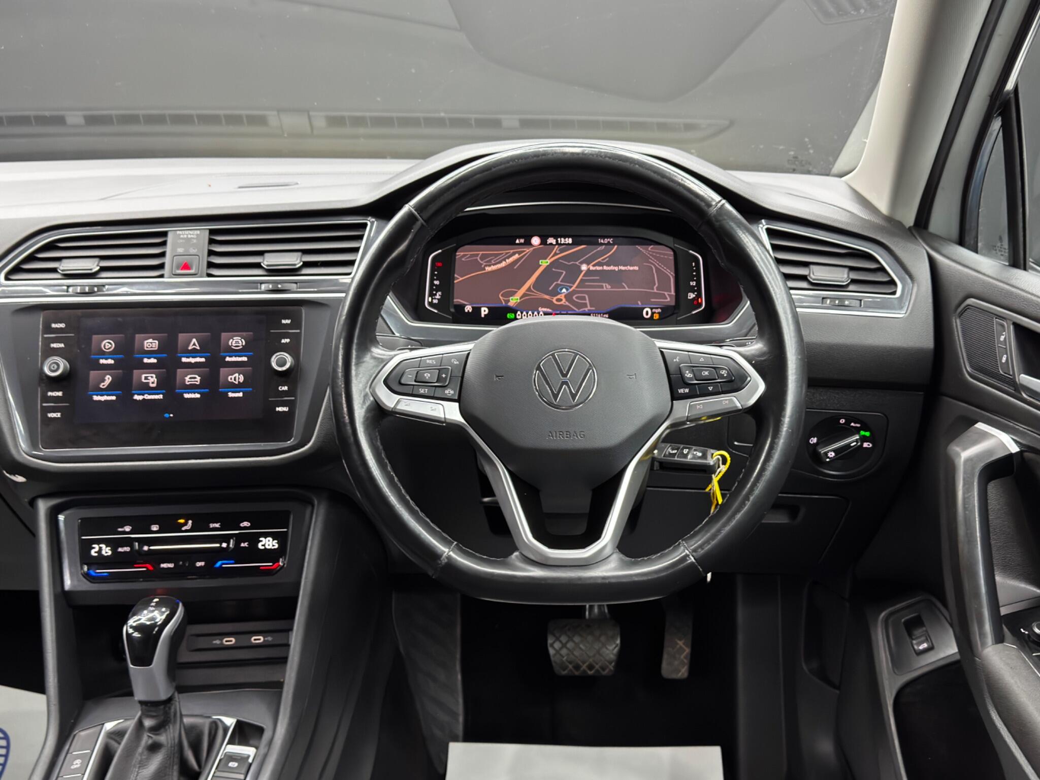 Volkswagen Tiguan Allspace view 17