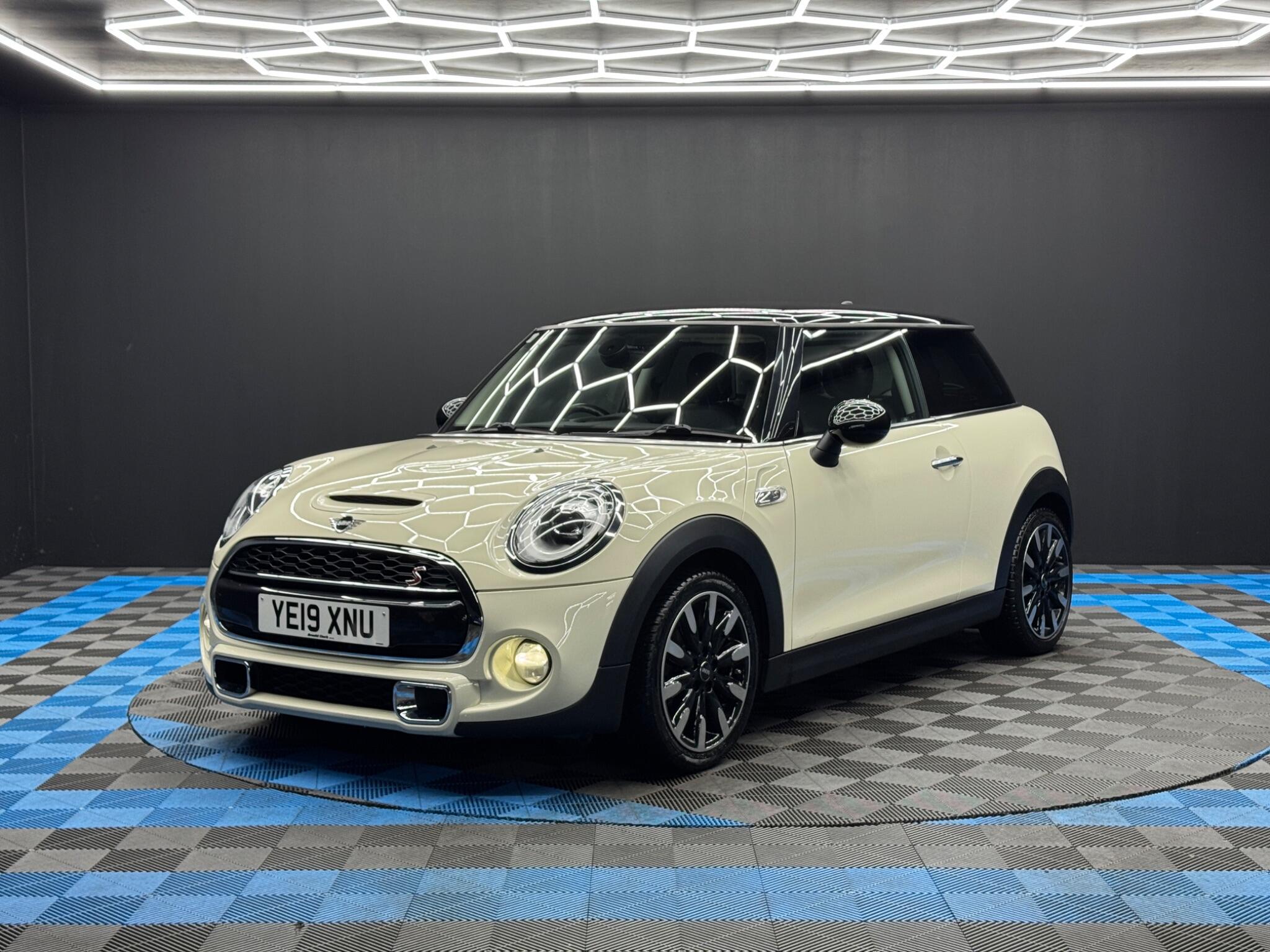 MINI Hatch view 3