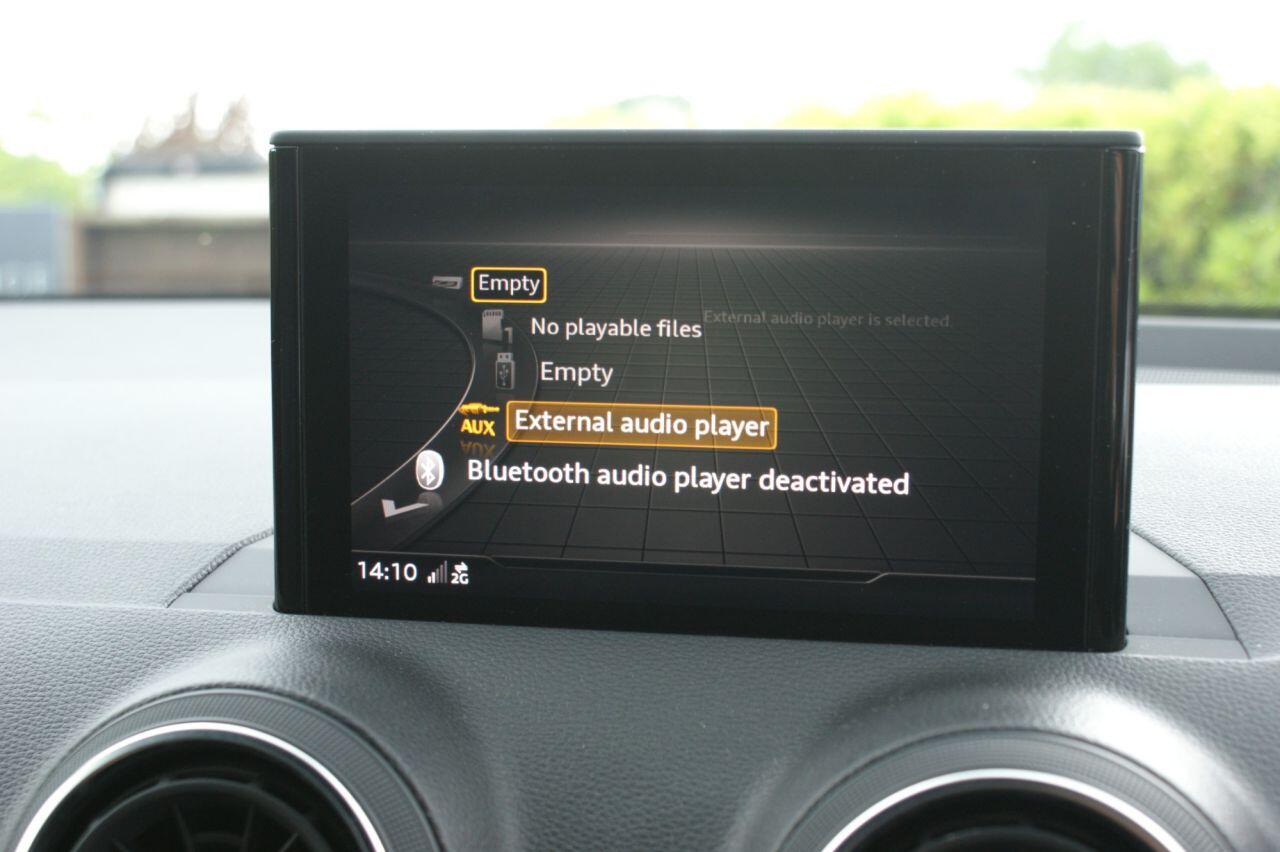 Audi SQ2 view 60