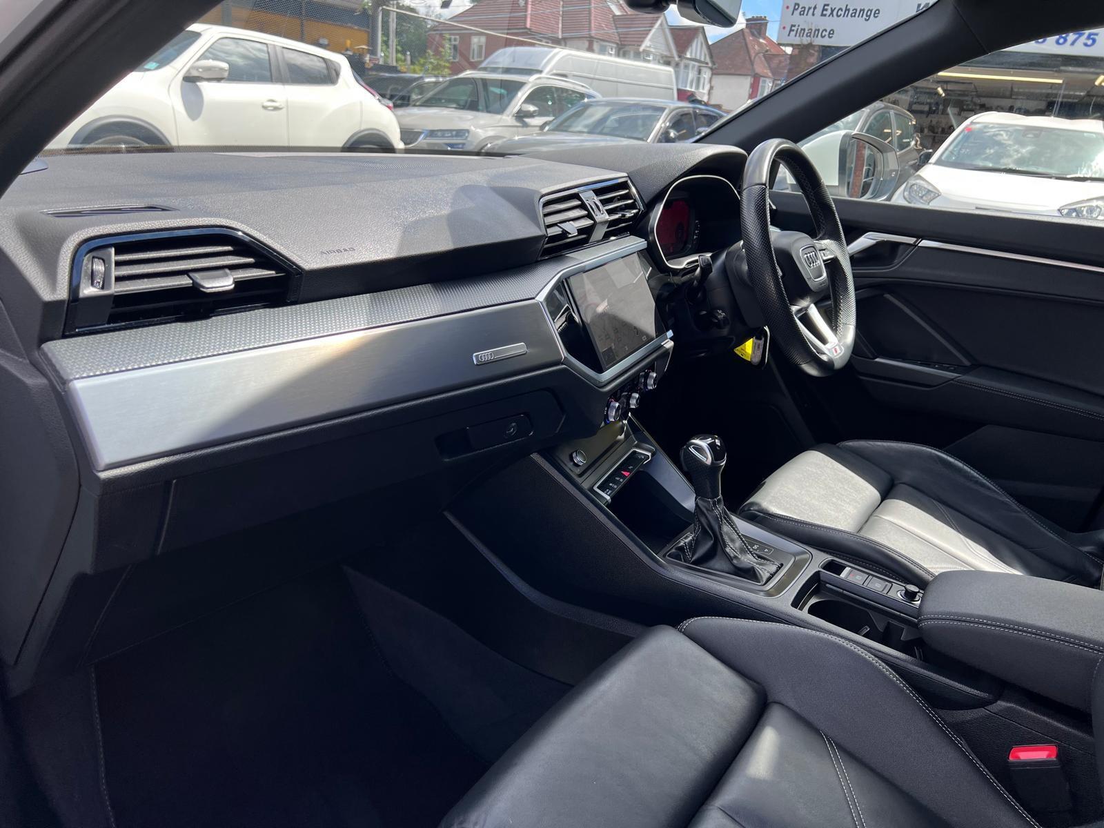 Audi Q3 view 38