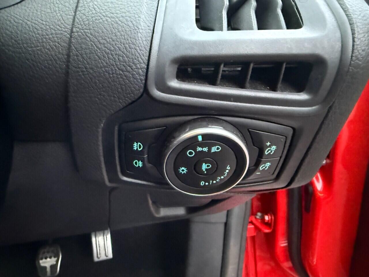 Ford Focus view 17