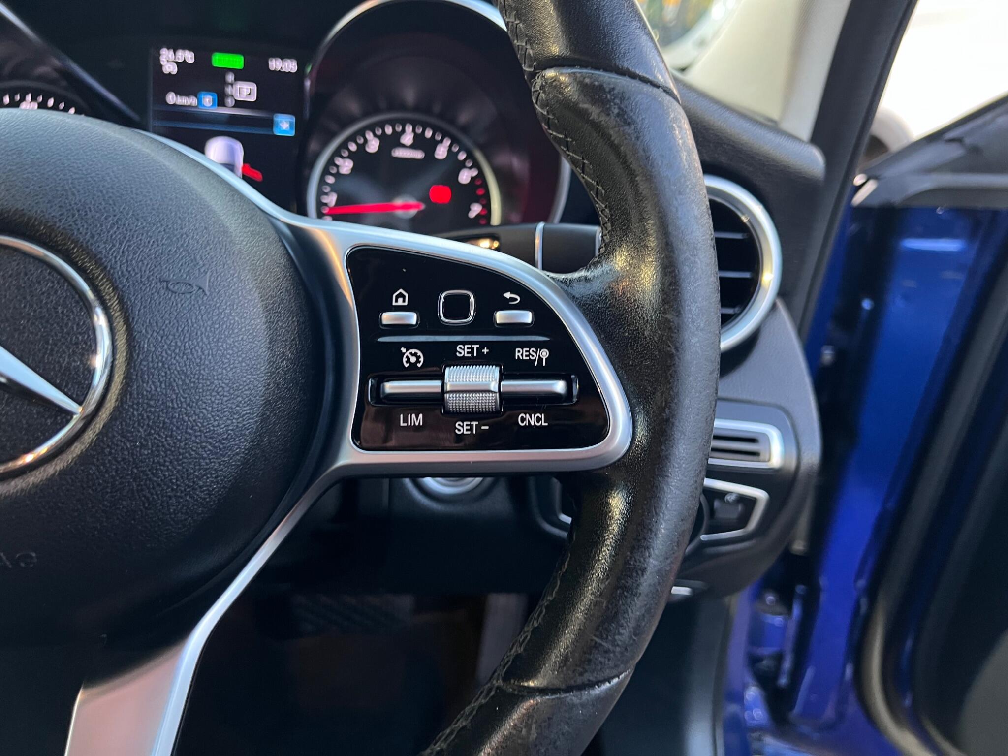 Mercedes-Benz C Class view 24