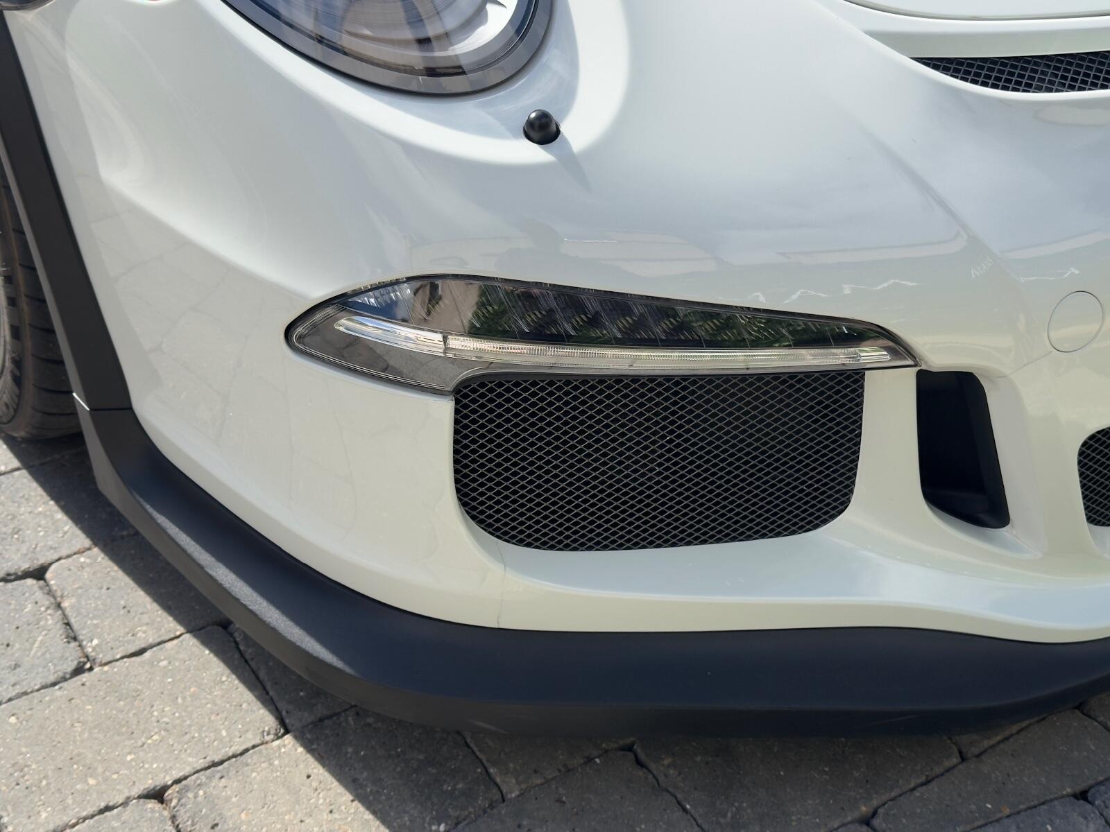 Porsche 911 view 18
