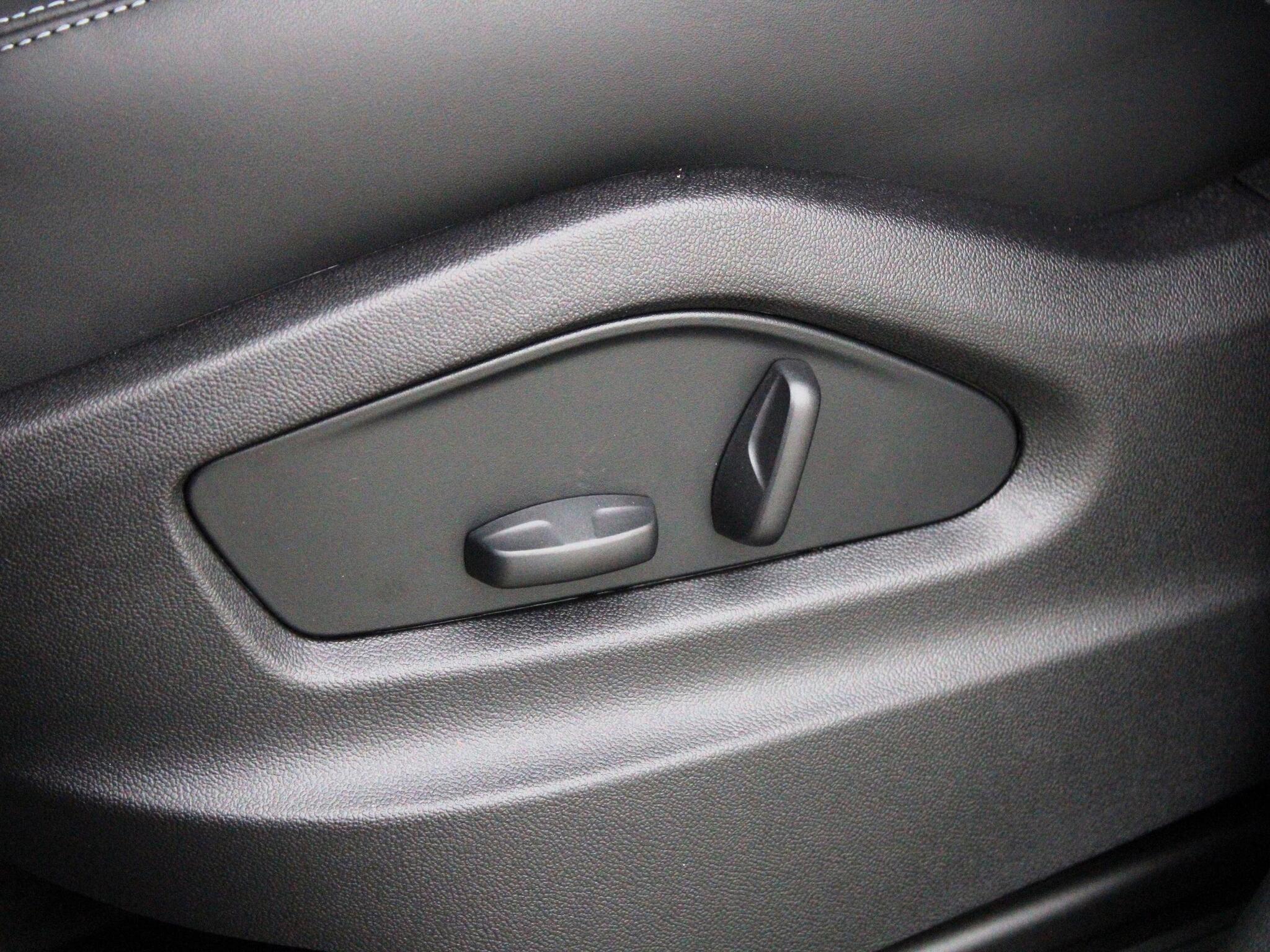 Porsche Cayenne view 29