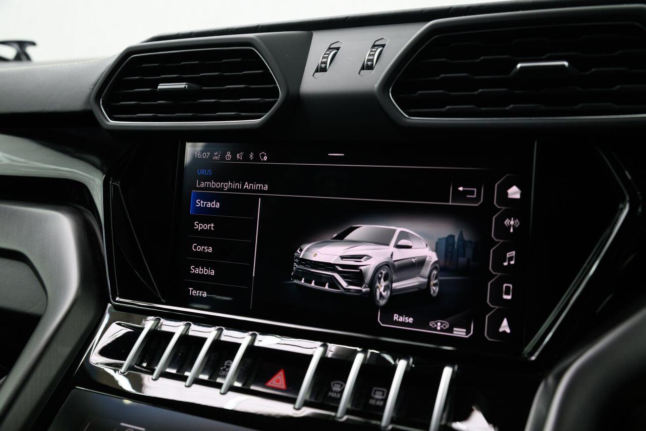 Lamborghini Urus view 88