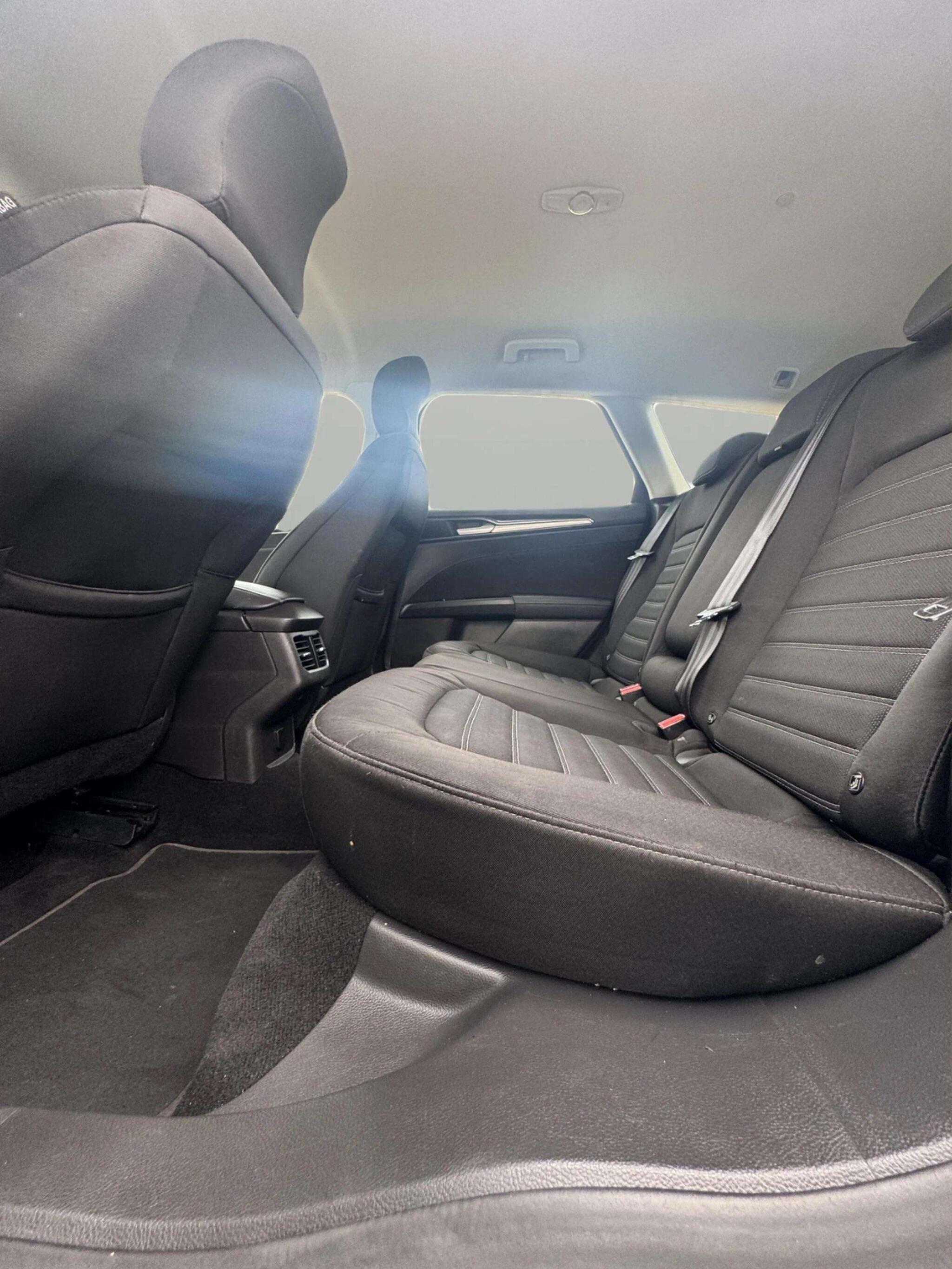 Ford Mondeo view 46