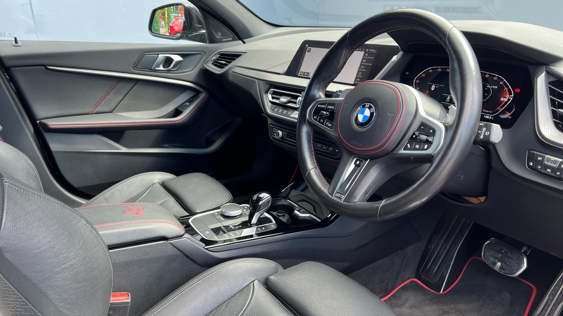 BMW 1 Series view 6