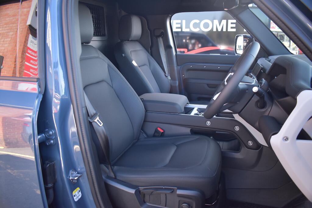 Land Rover Defender view 9