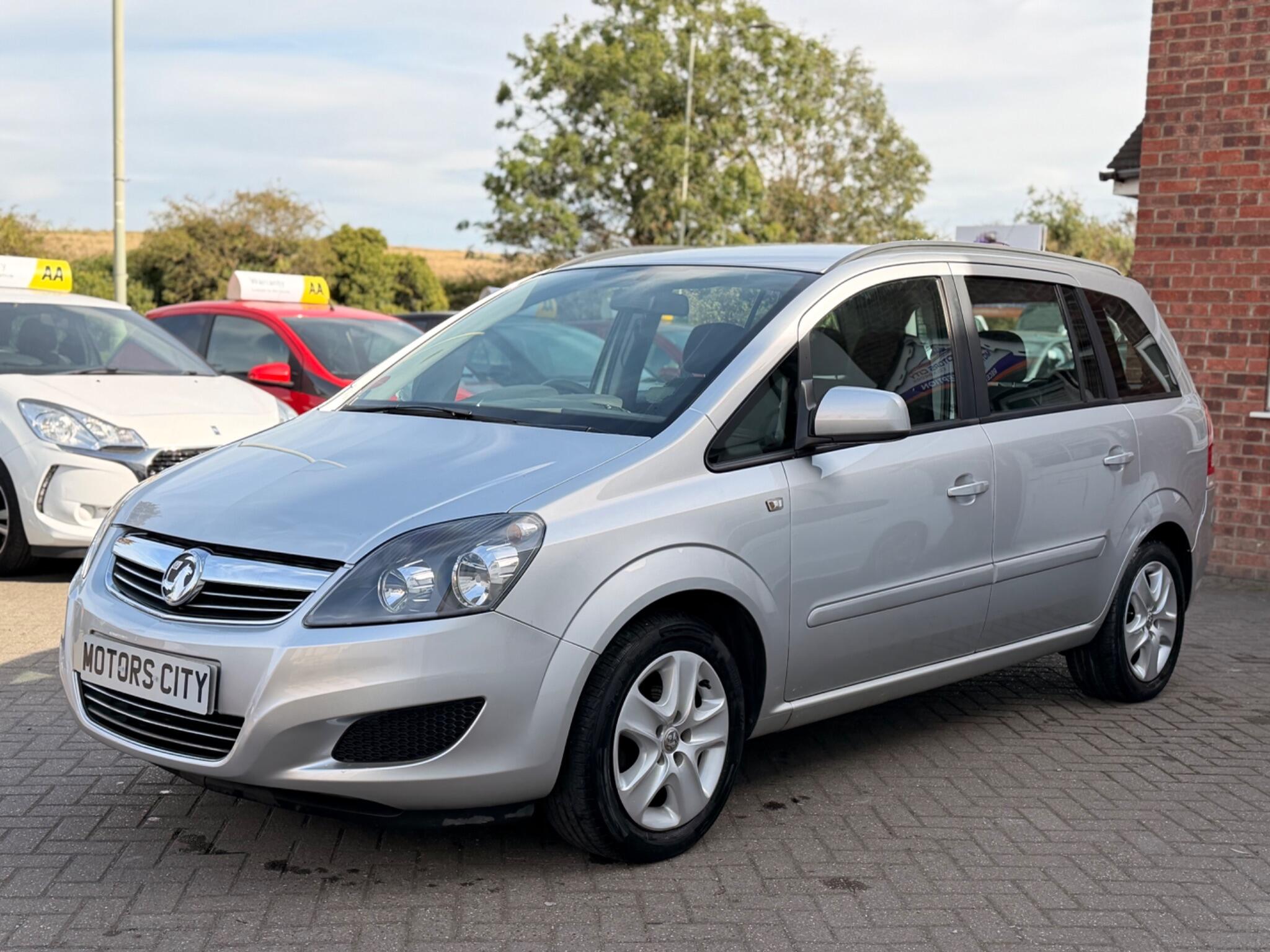 Vauxhall Zafira view 4