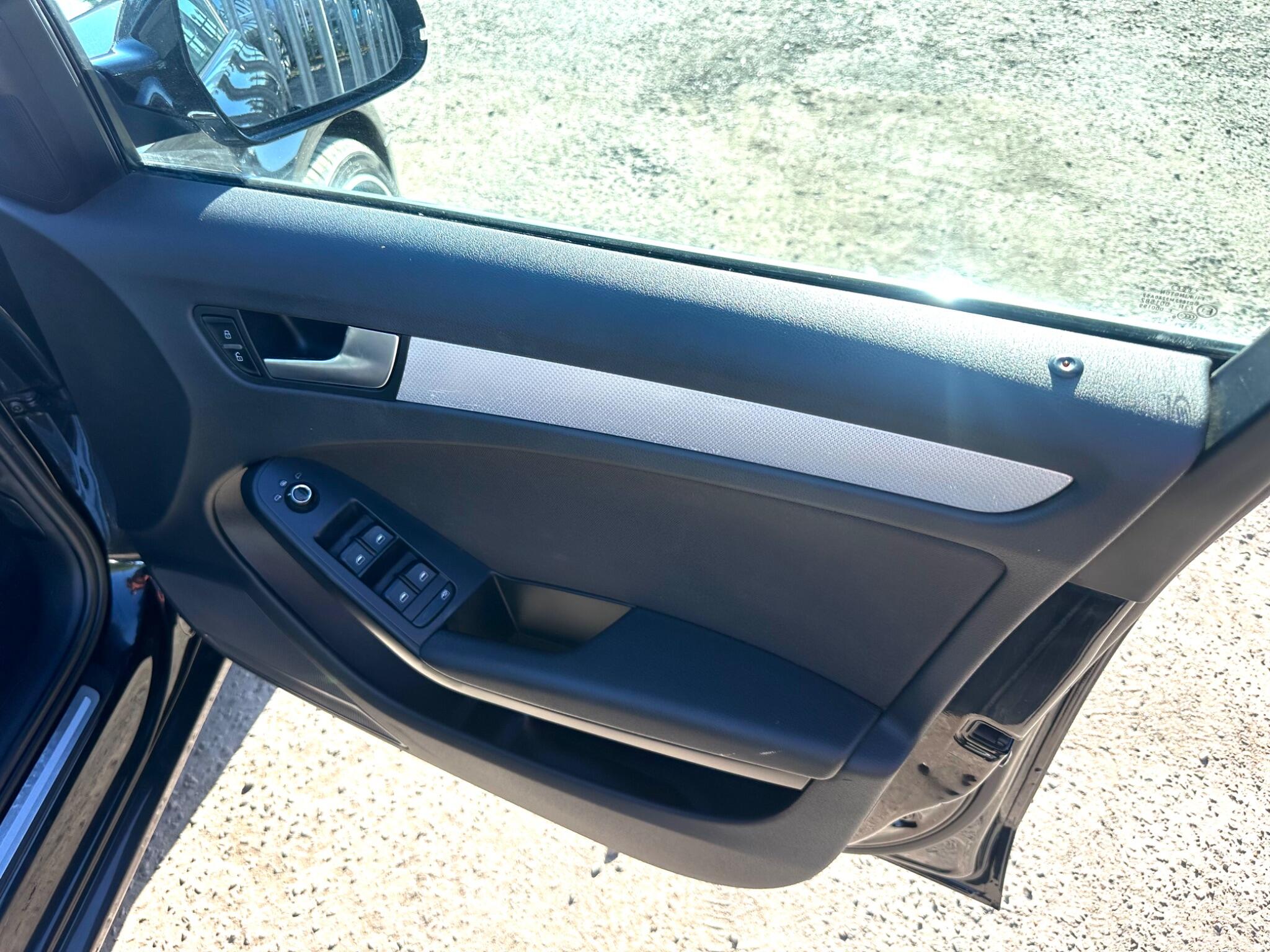 Audi A4 Avant view 16