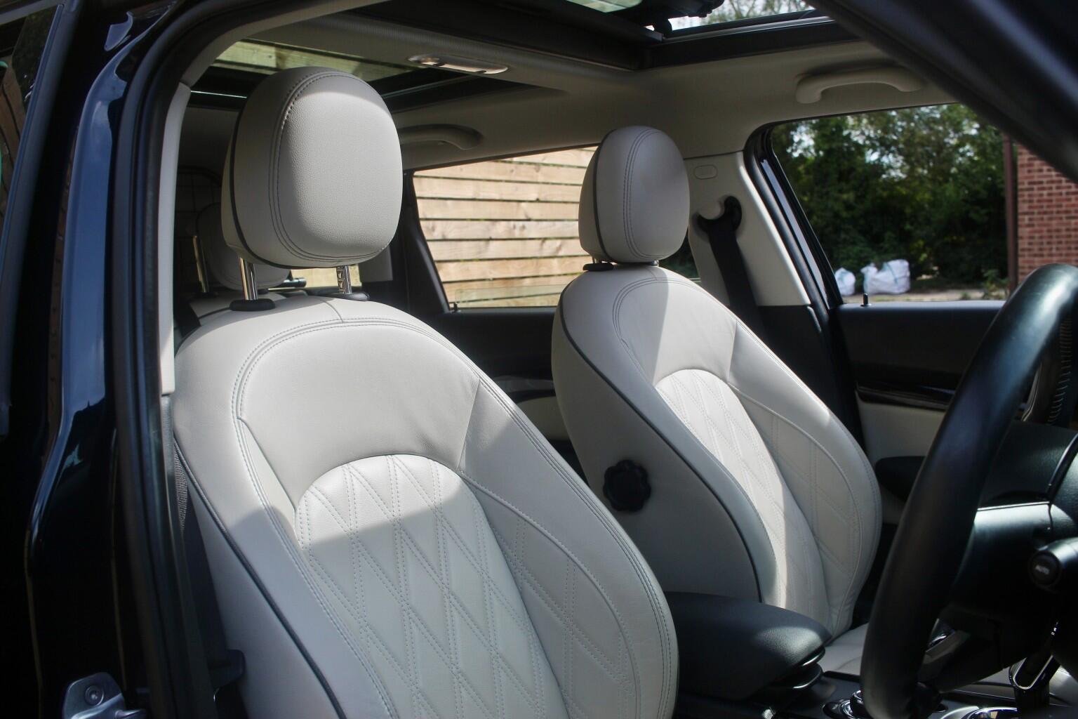 Mini Clubman view 9