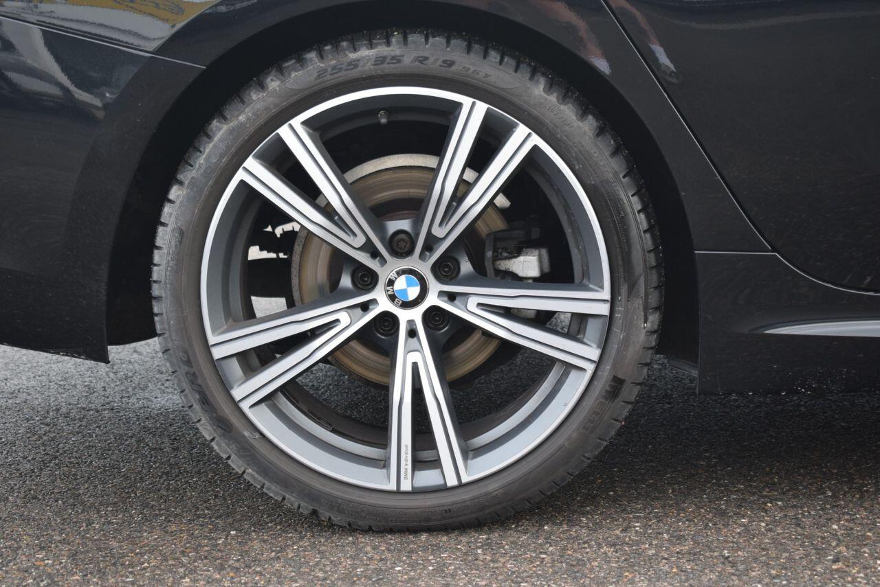 BMW 3 Series view 12