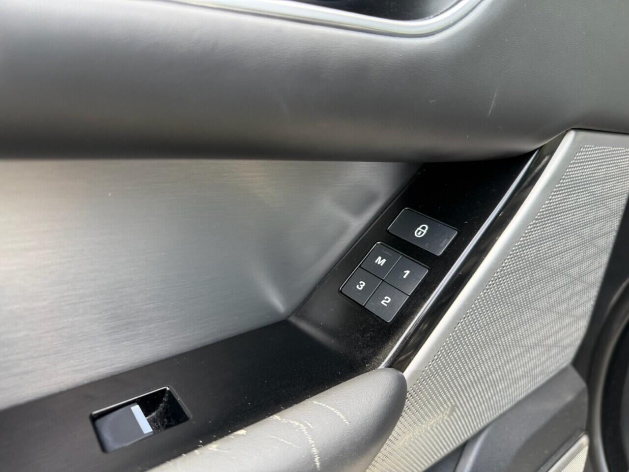 Land Rover Range Rover Velar view 12