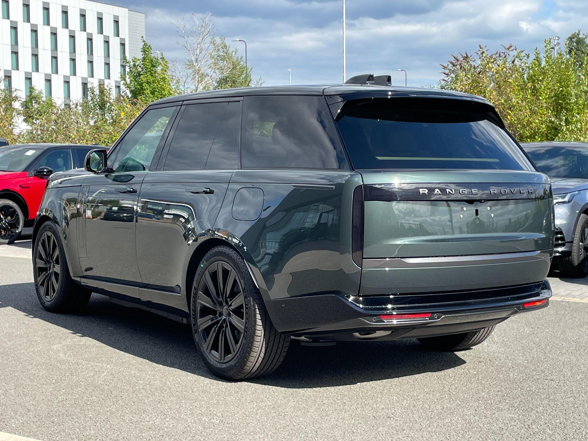 Land Rover Range Rover view 4