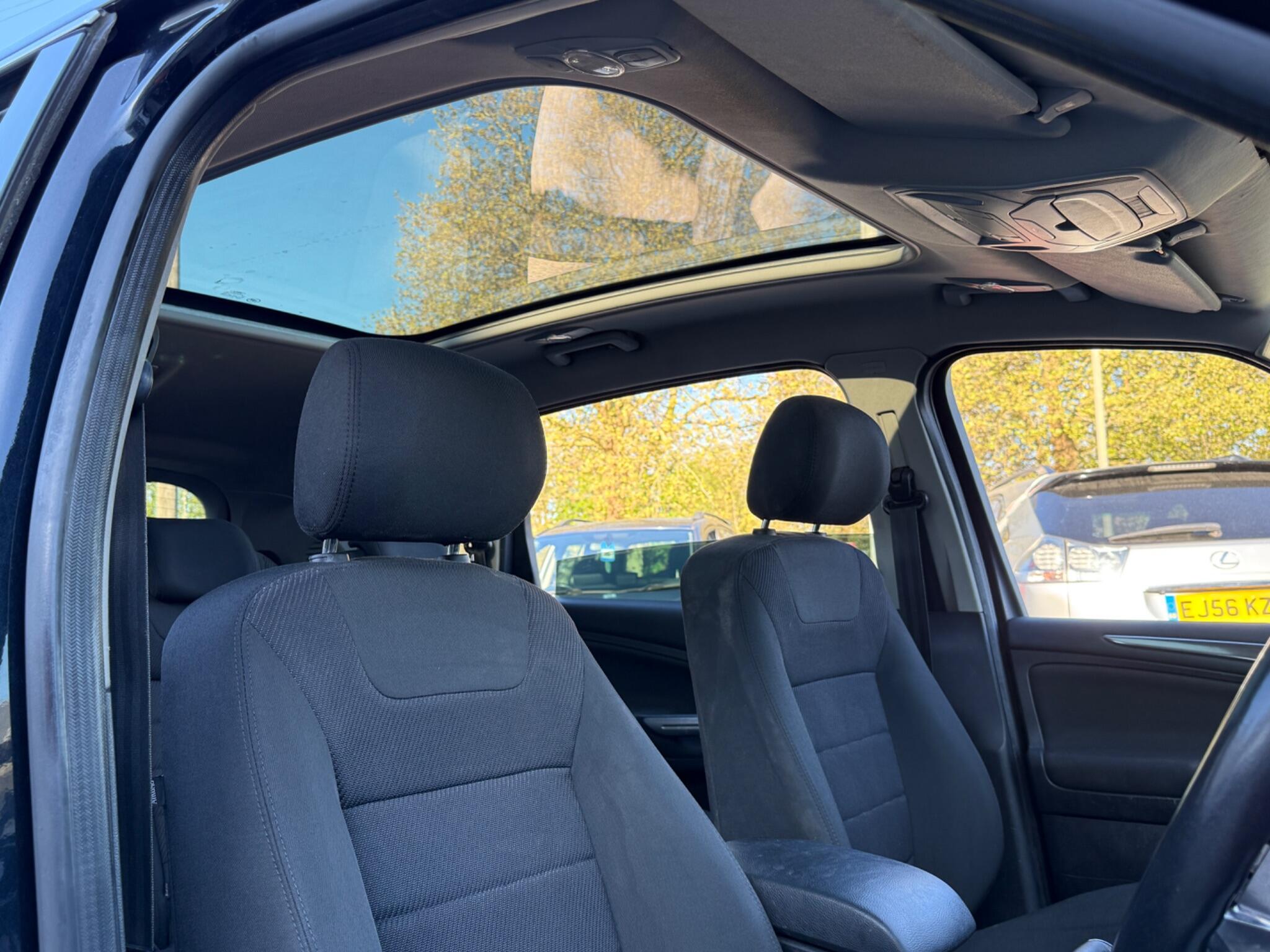 Ford S-Max - Image 11