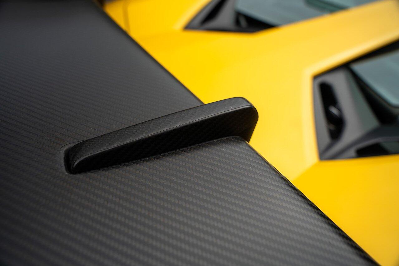 Lamborghini Aventador view 82
