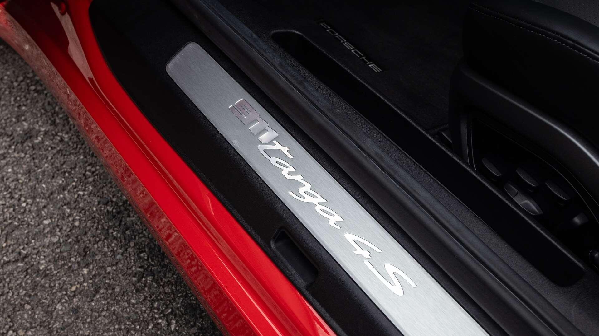 Porsche 911 view 36