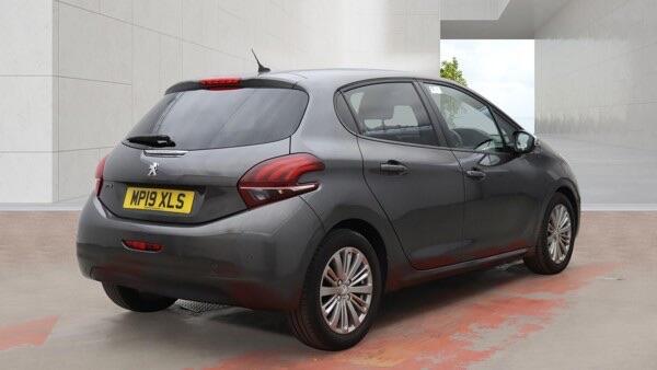 Peugeot 208 view 2