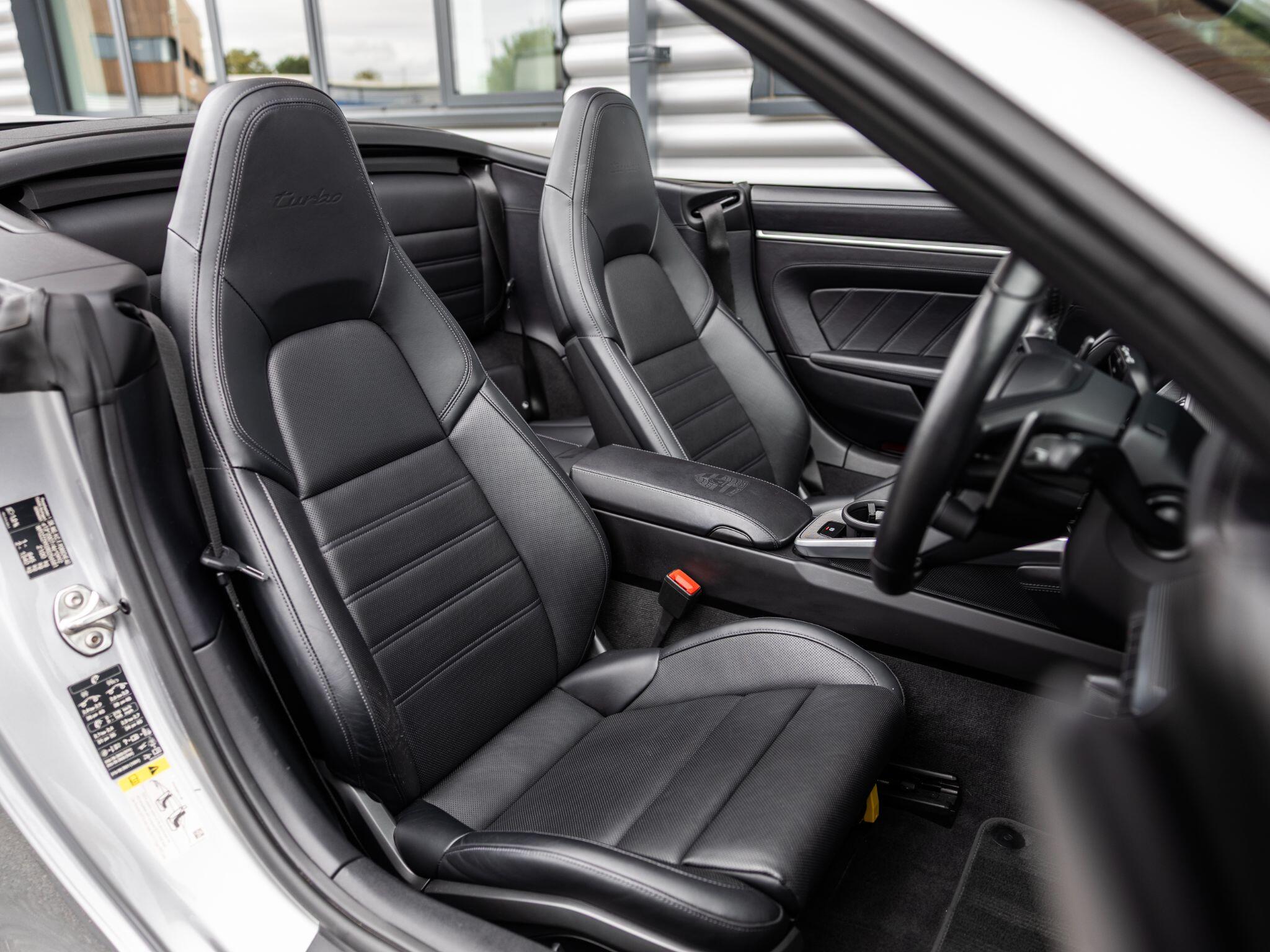 Porsche 911 view 35