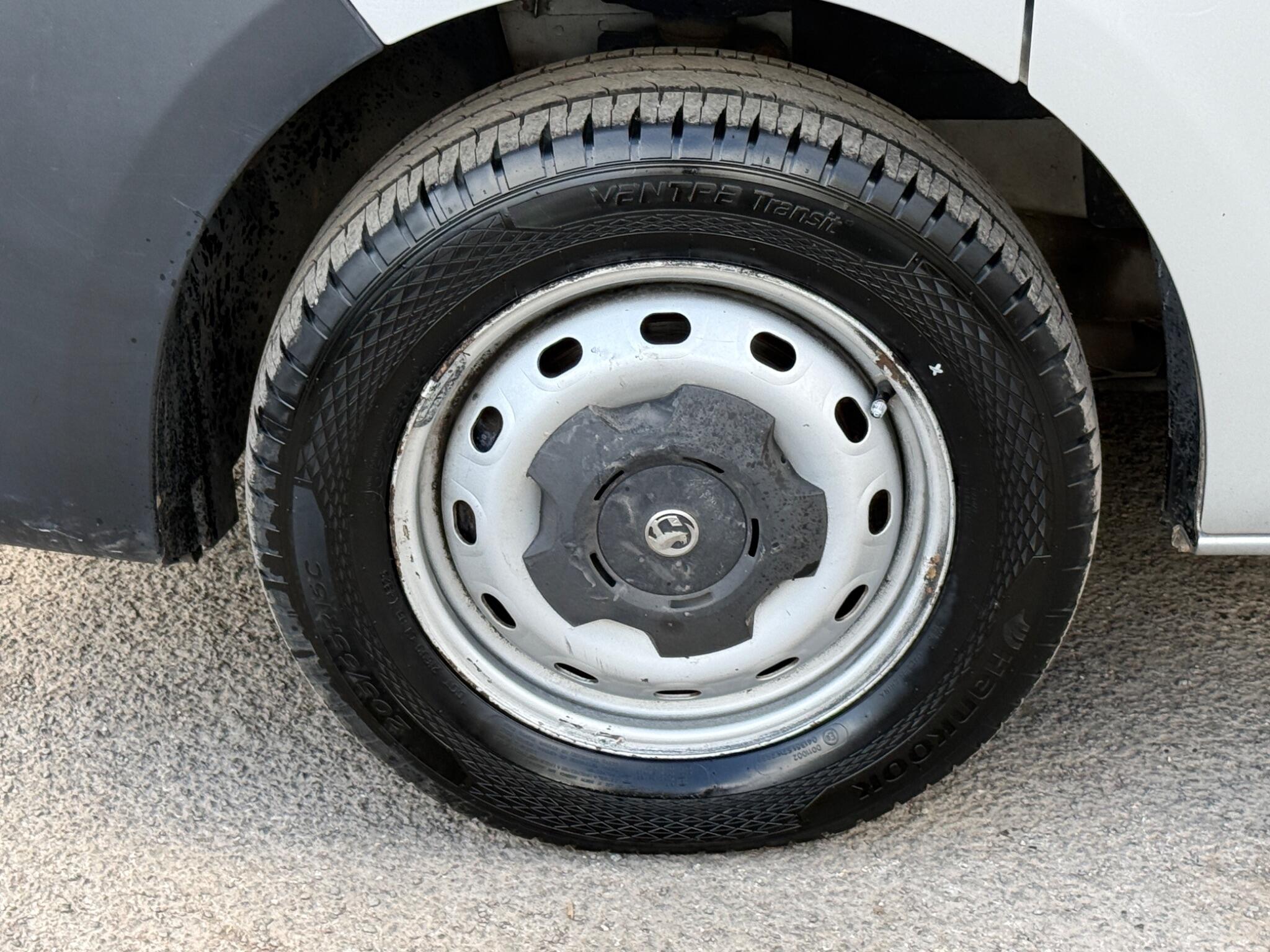 Vauxhall Vivaro - Image 32