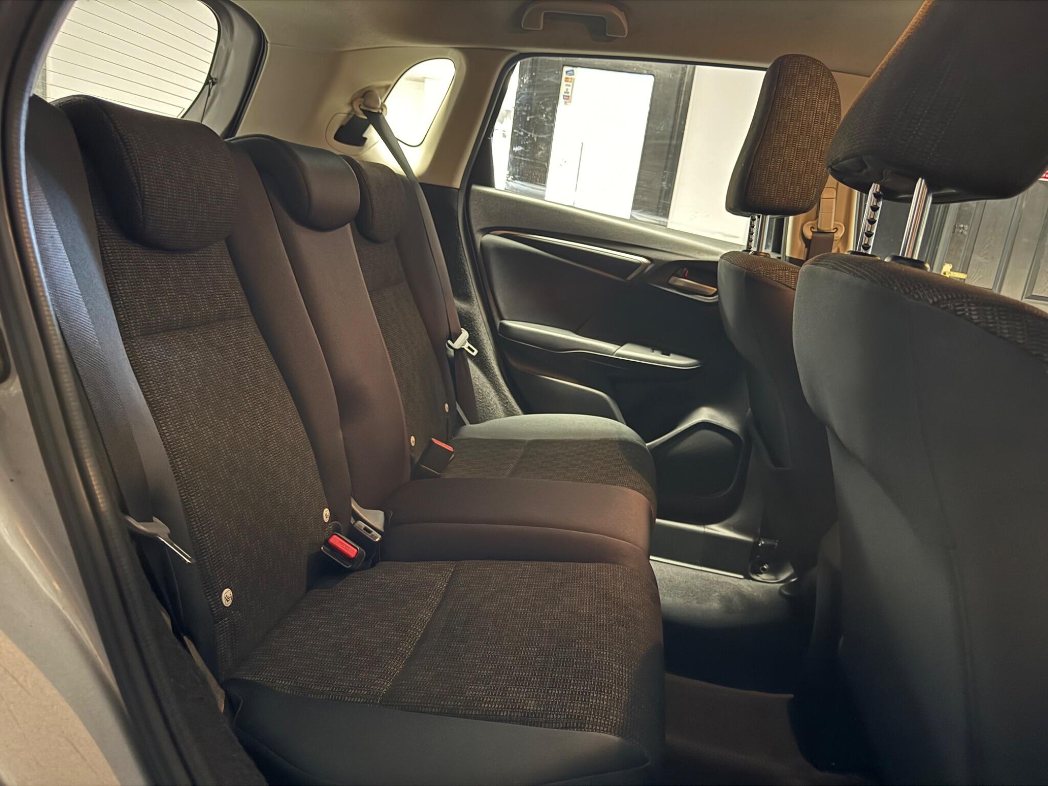 2017 Honda Jazz 1.3 i-VTEC SE CVT Euro 6 (s/s) 5dr • 52,600 miles image 19