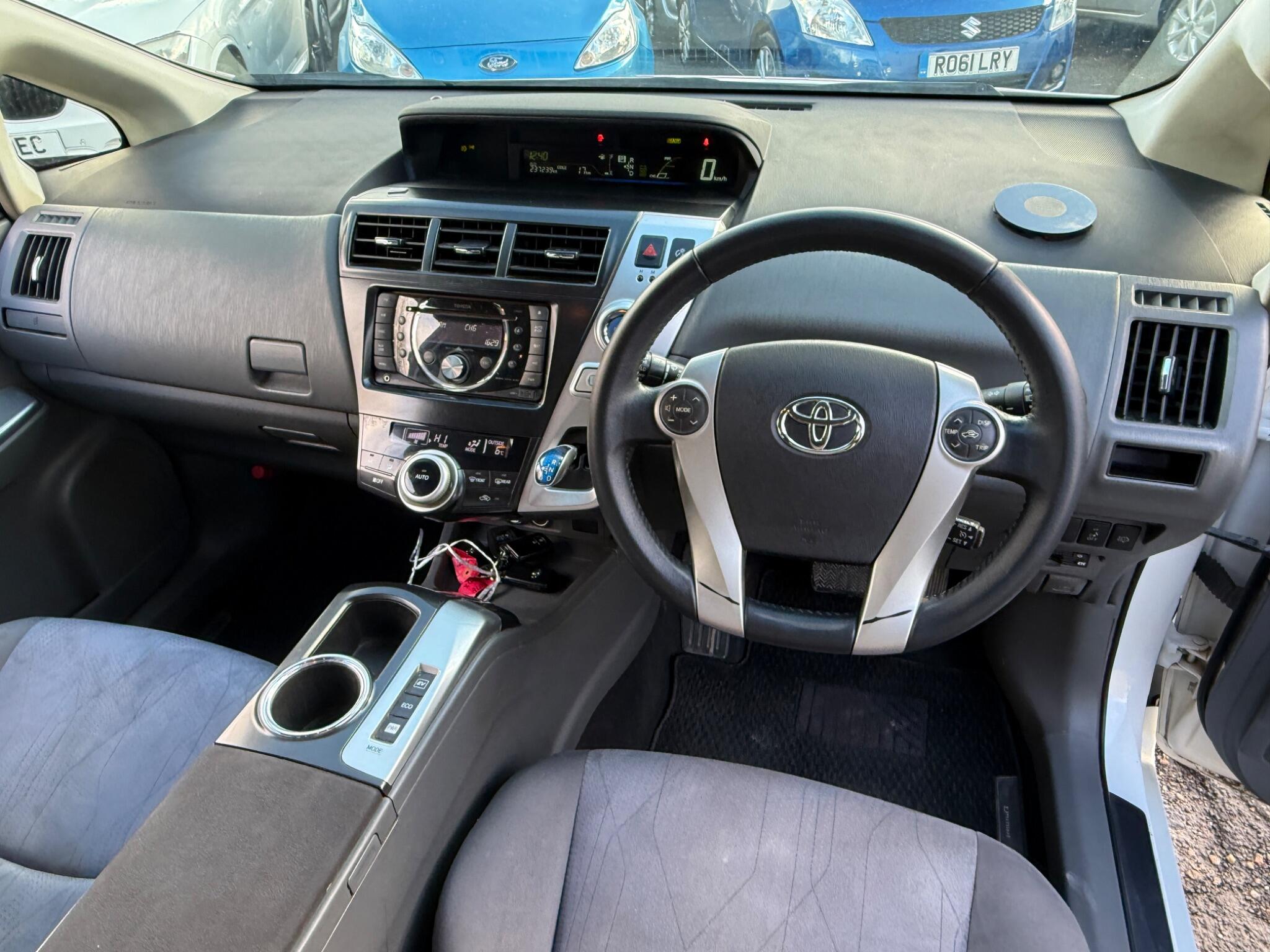 Toyota Prius+ - Image 37
