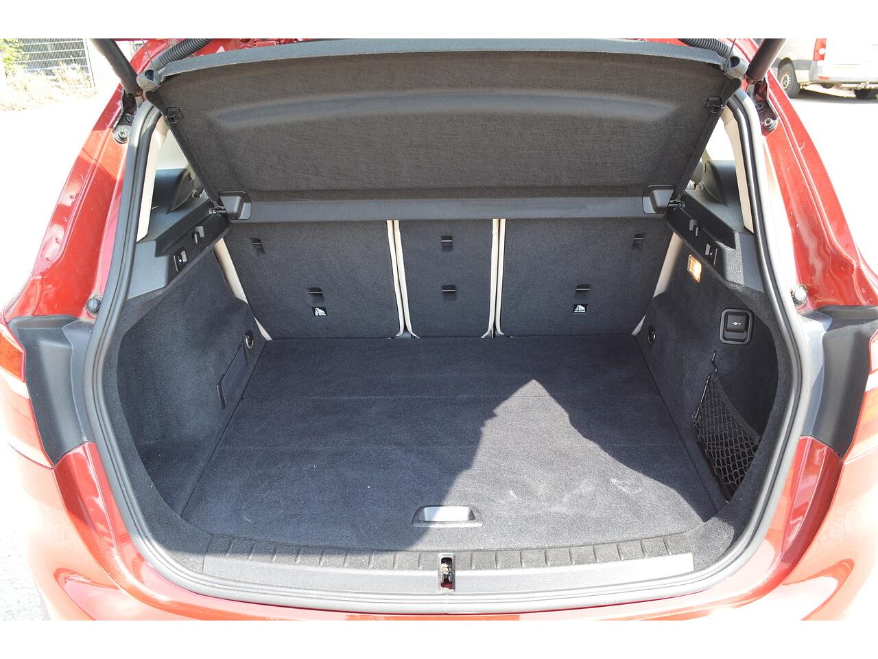 BMW 2 Series view 36