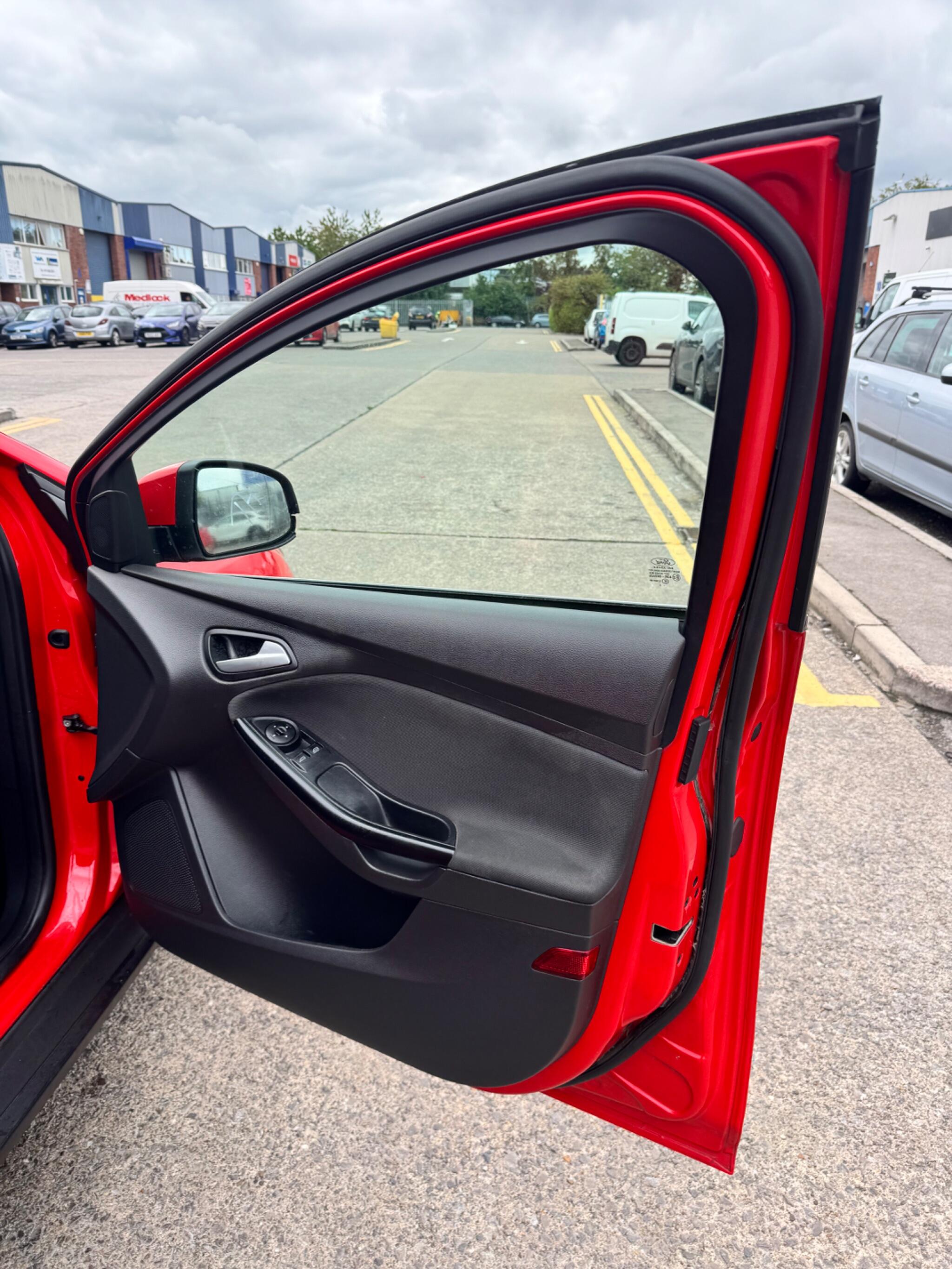 Ford Focus view 34