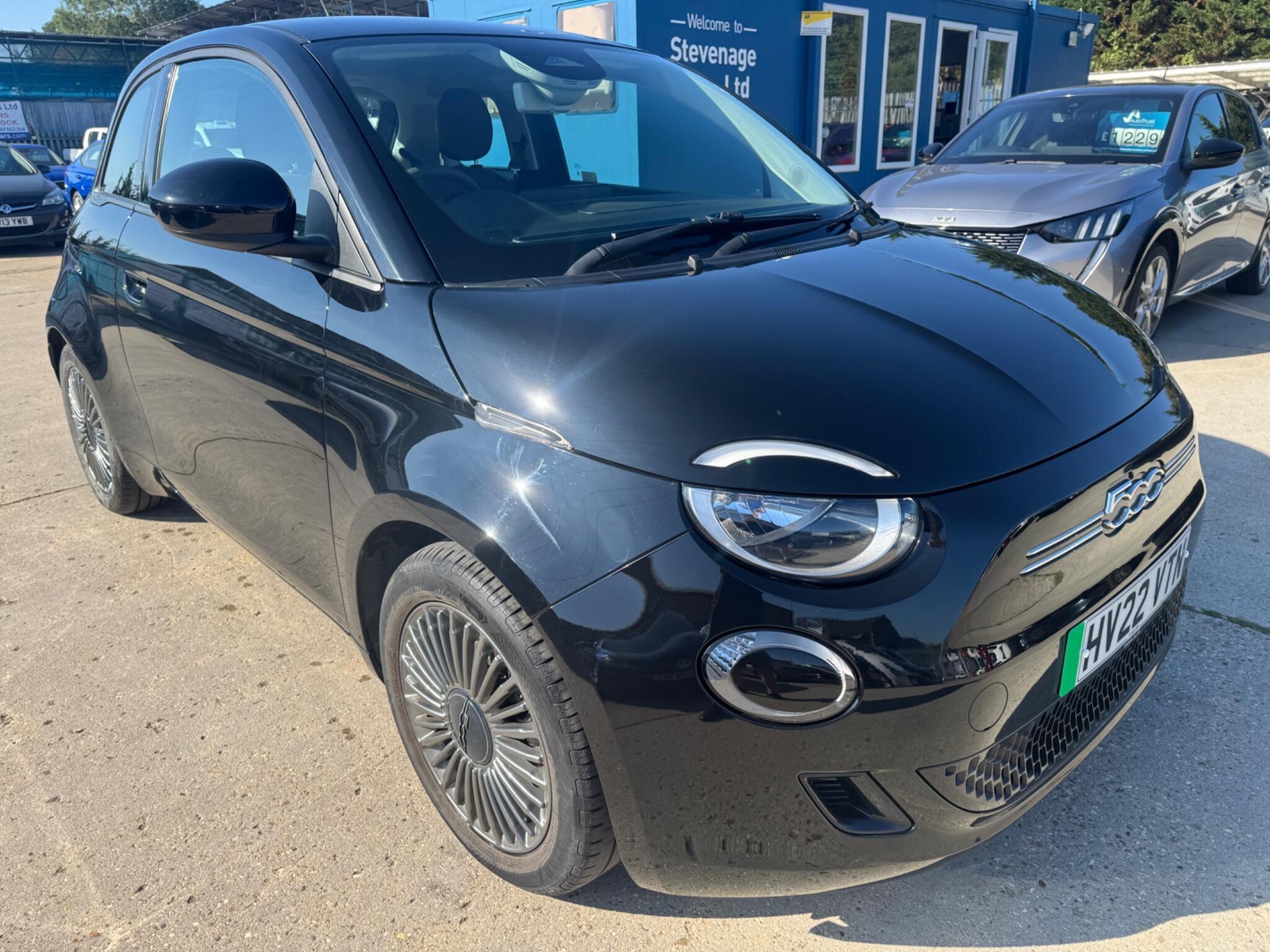 Fiat 500e view 4