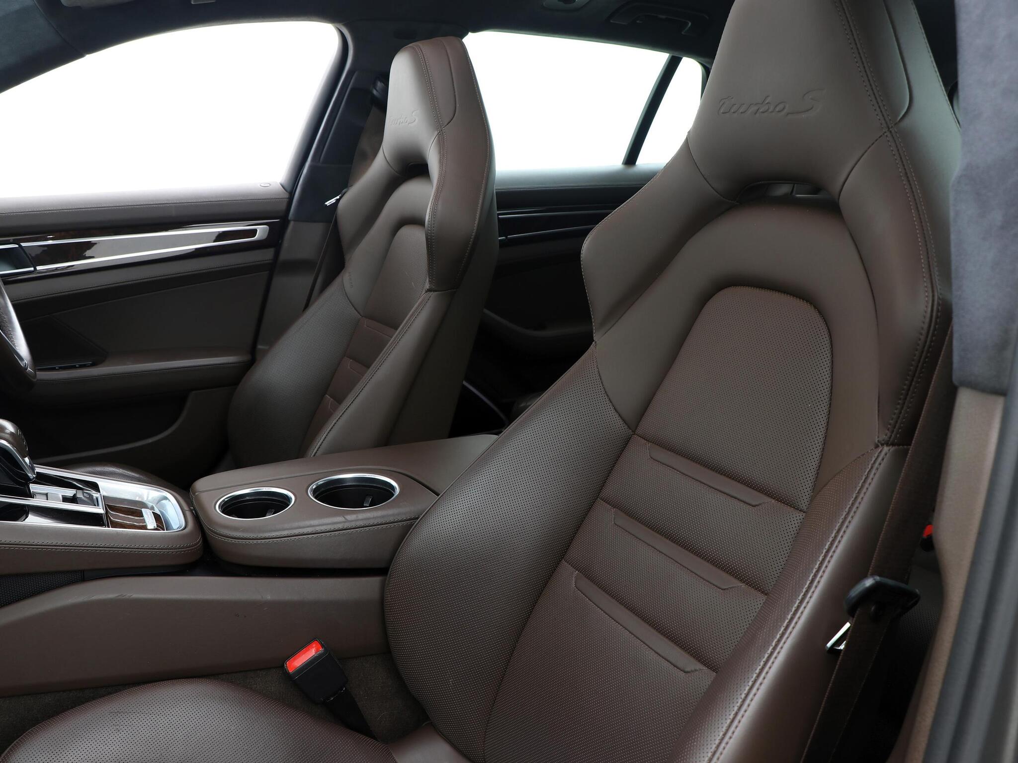 Porsche Panamera view 43