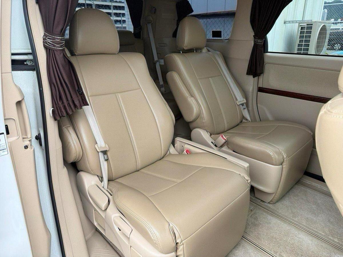 Toyota Vellfire view 14