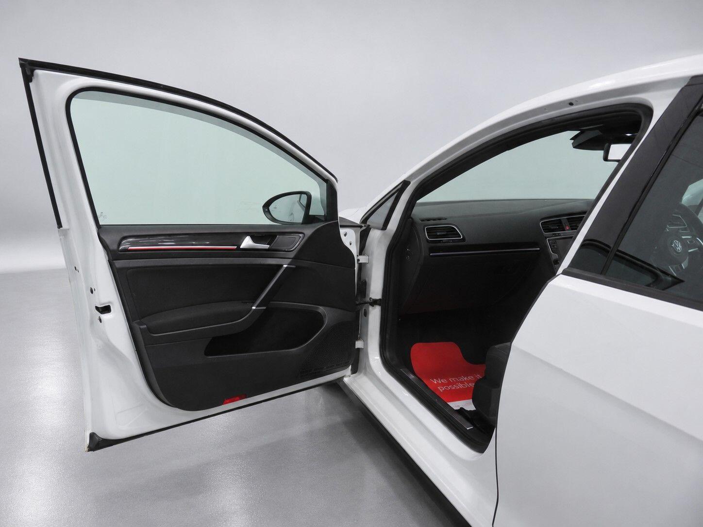 Volkswagen Golf view 25