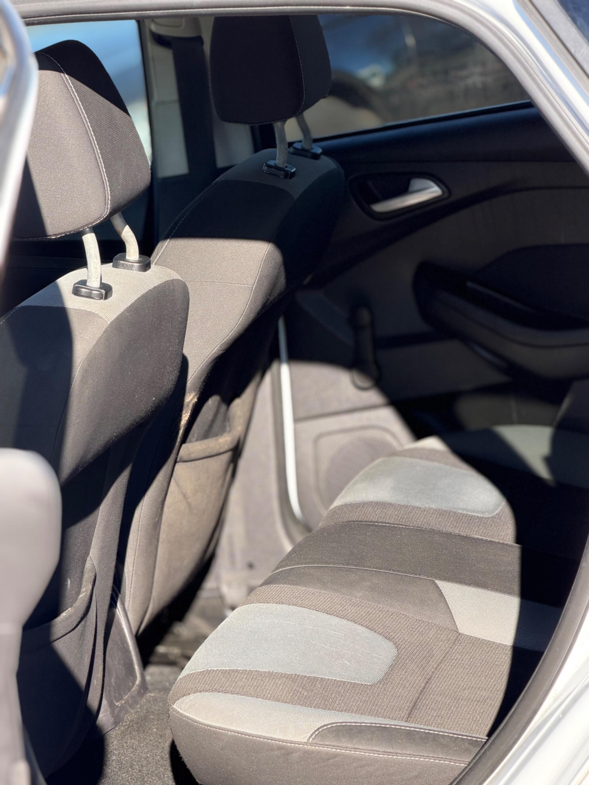 2013 Ford Focus 1.6 TDCi Zetec Euro 5 (s/s) 5dr image 19