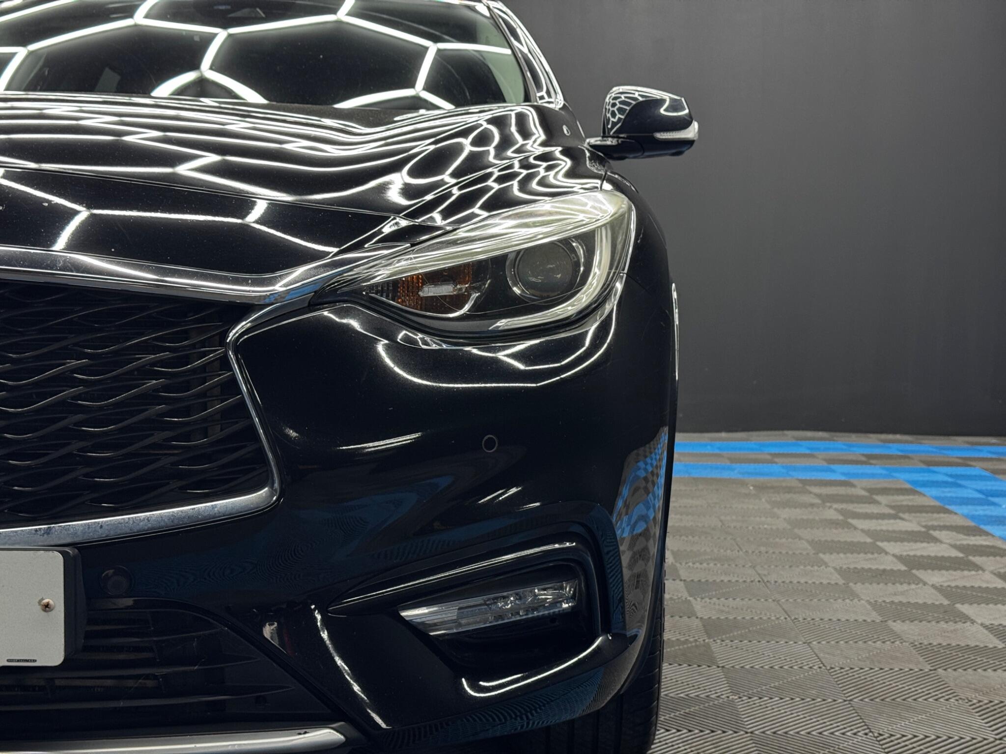 Infiniti Q30 view 45