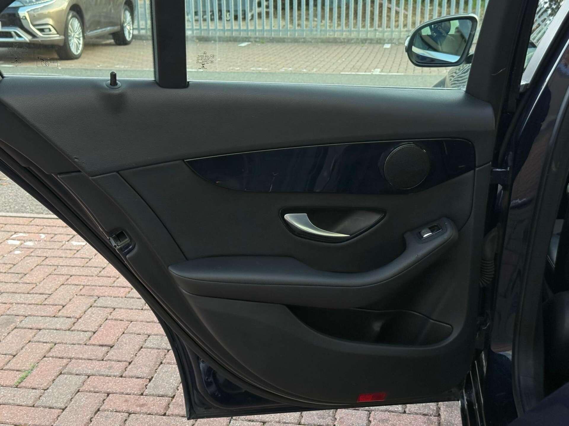 Mercedes-Benz C Class view 36