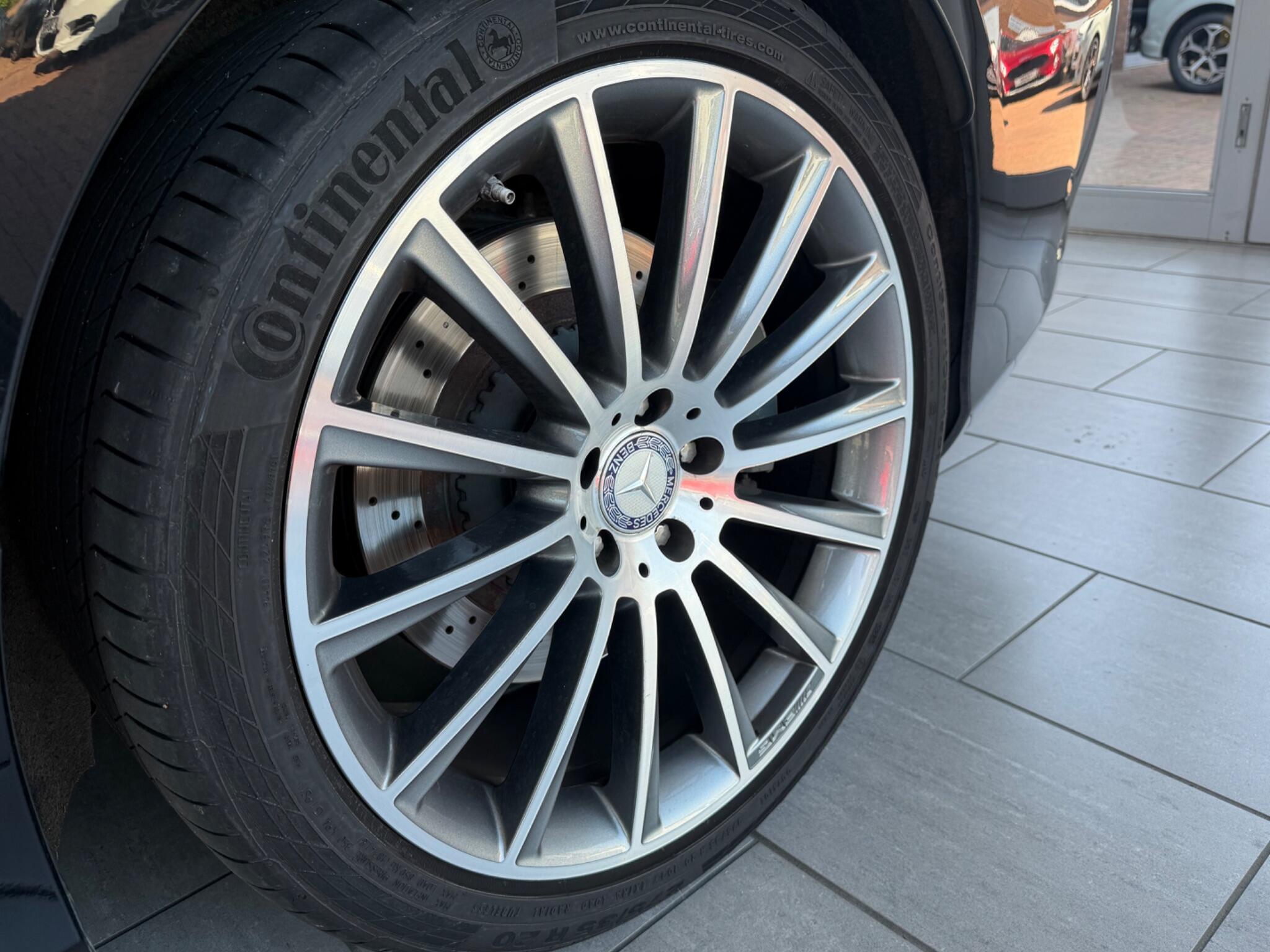 Mercedes-Benz S-Class view 52