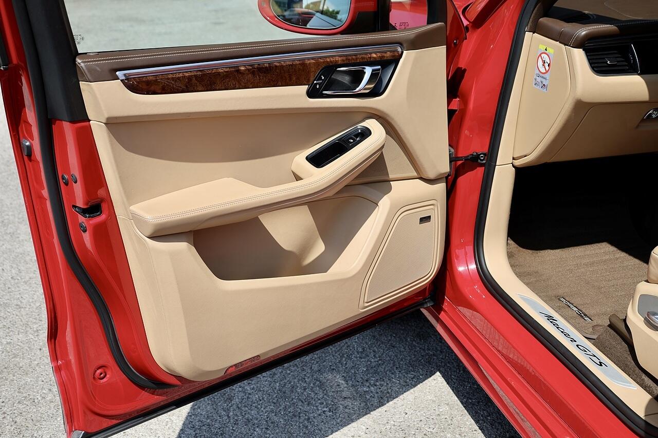 Porsche Macan view 35