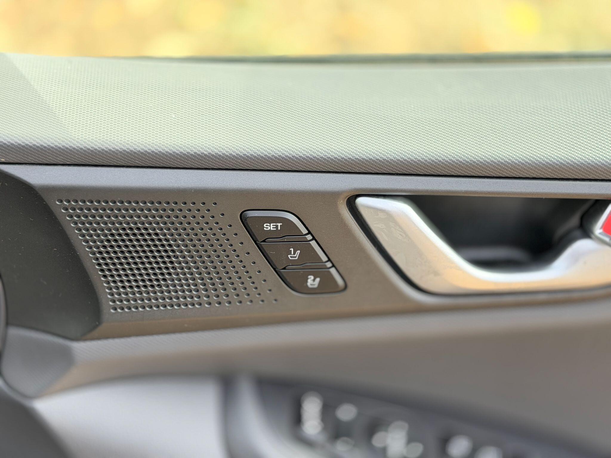 Hyundai Ioniq view 37
