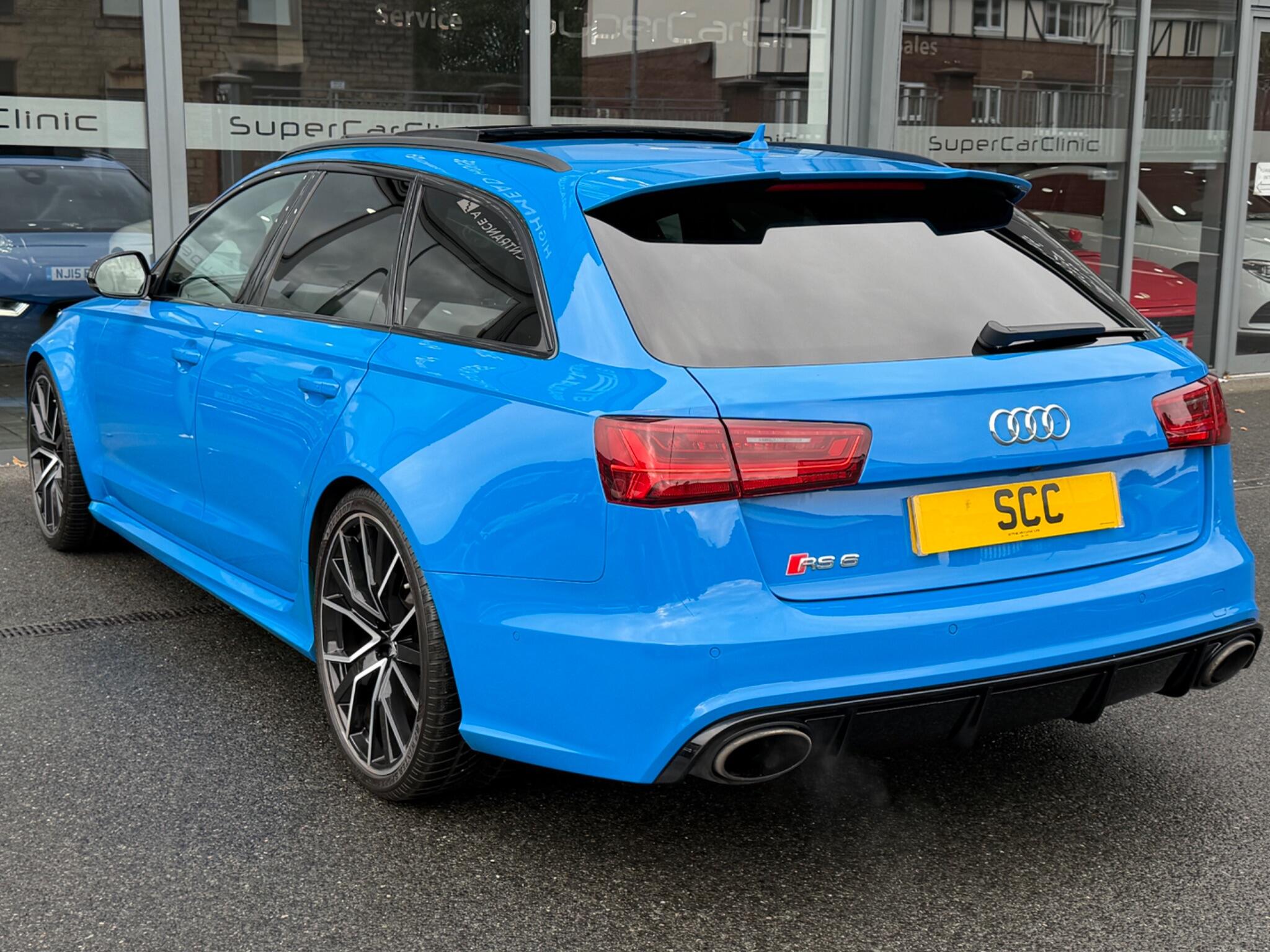 Audi RS6 Avant view 8
