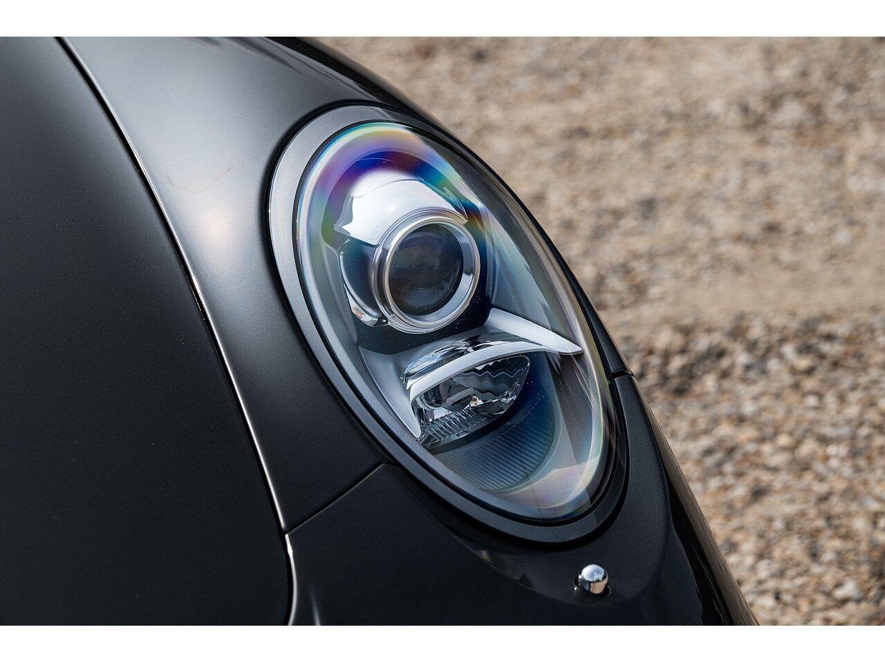 Porsche 911 view 16