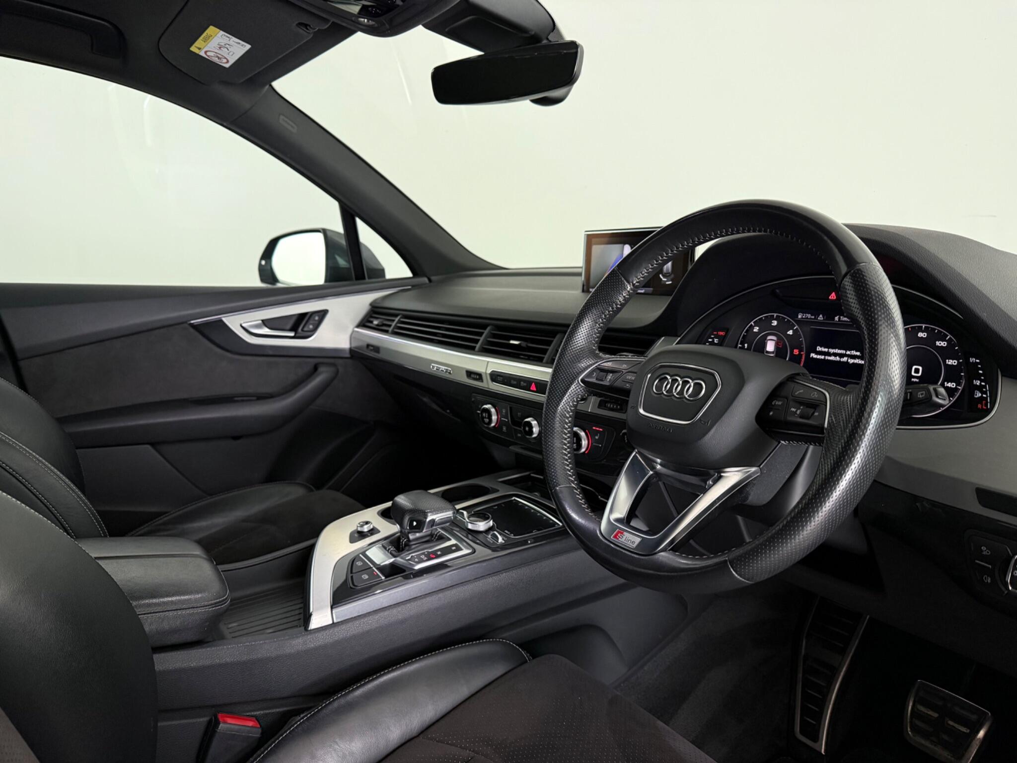 Audi Q7 view 3