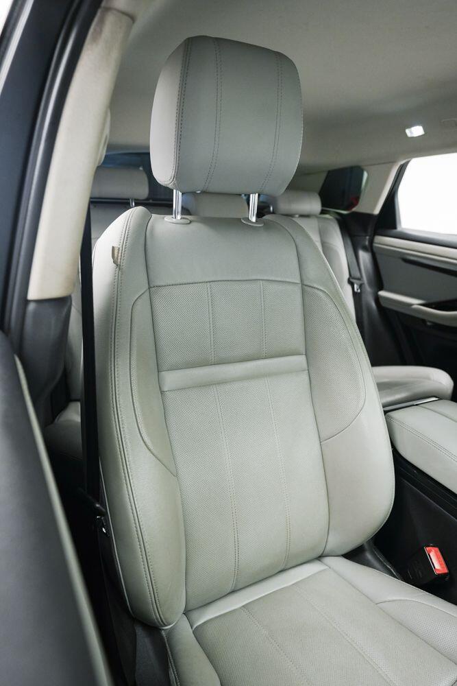 Land Rover Range Rover Evoque view 11