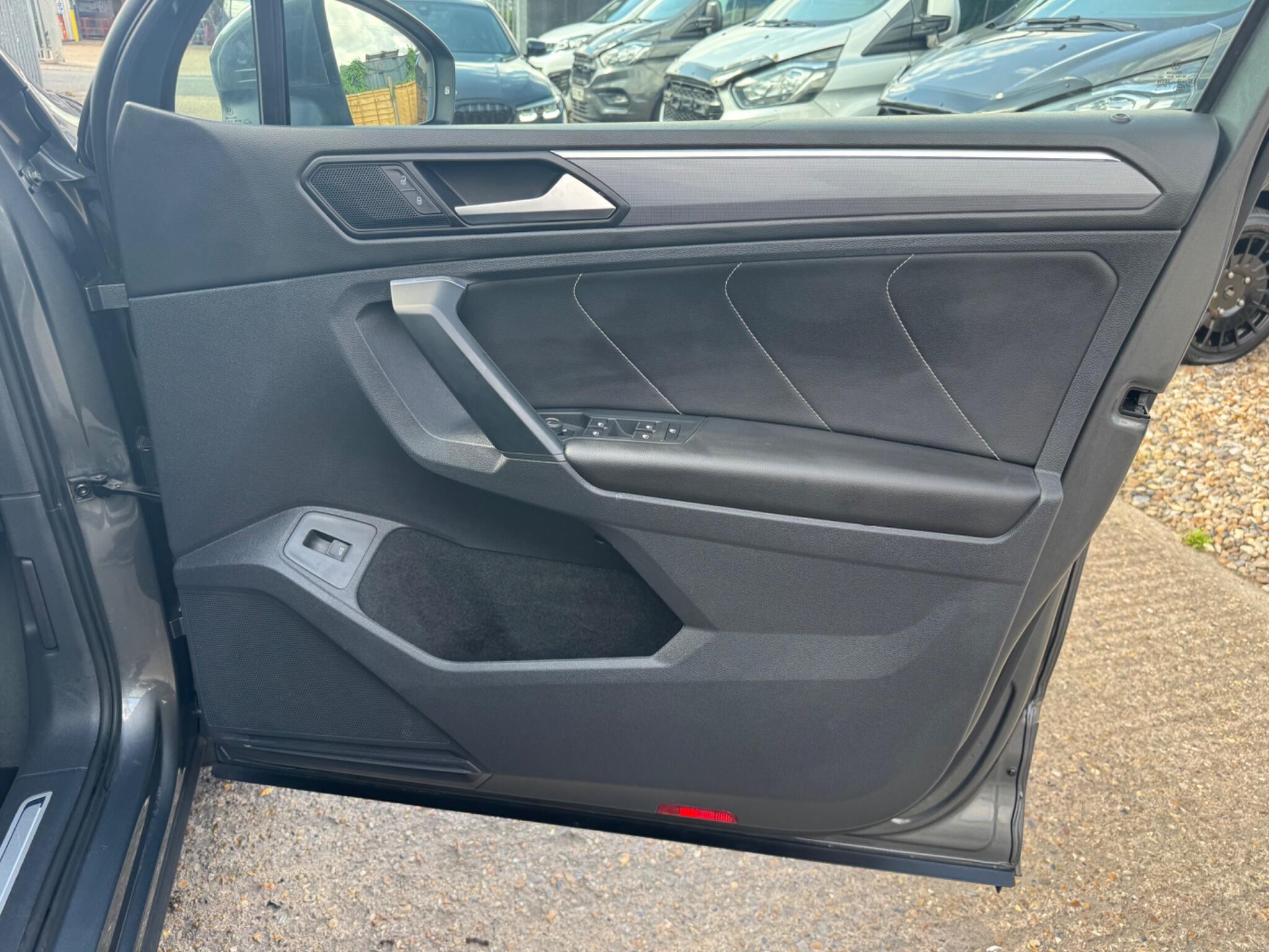 Volkswagen Tiguan view 32
