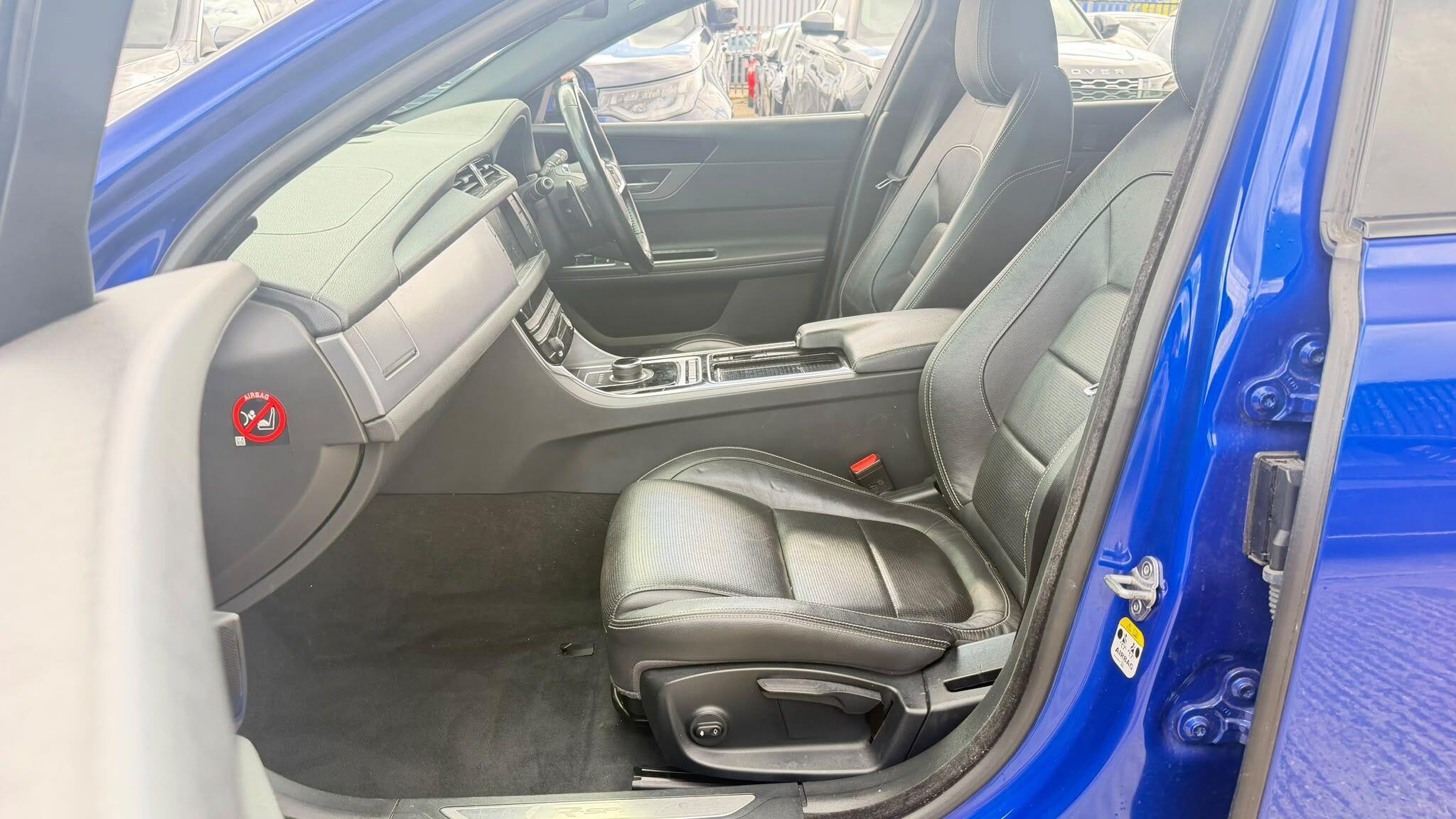 Jaguar XF view 18