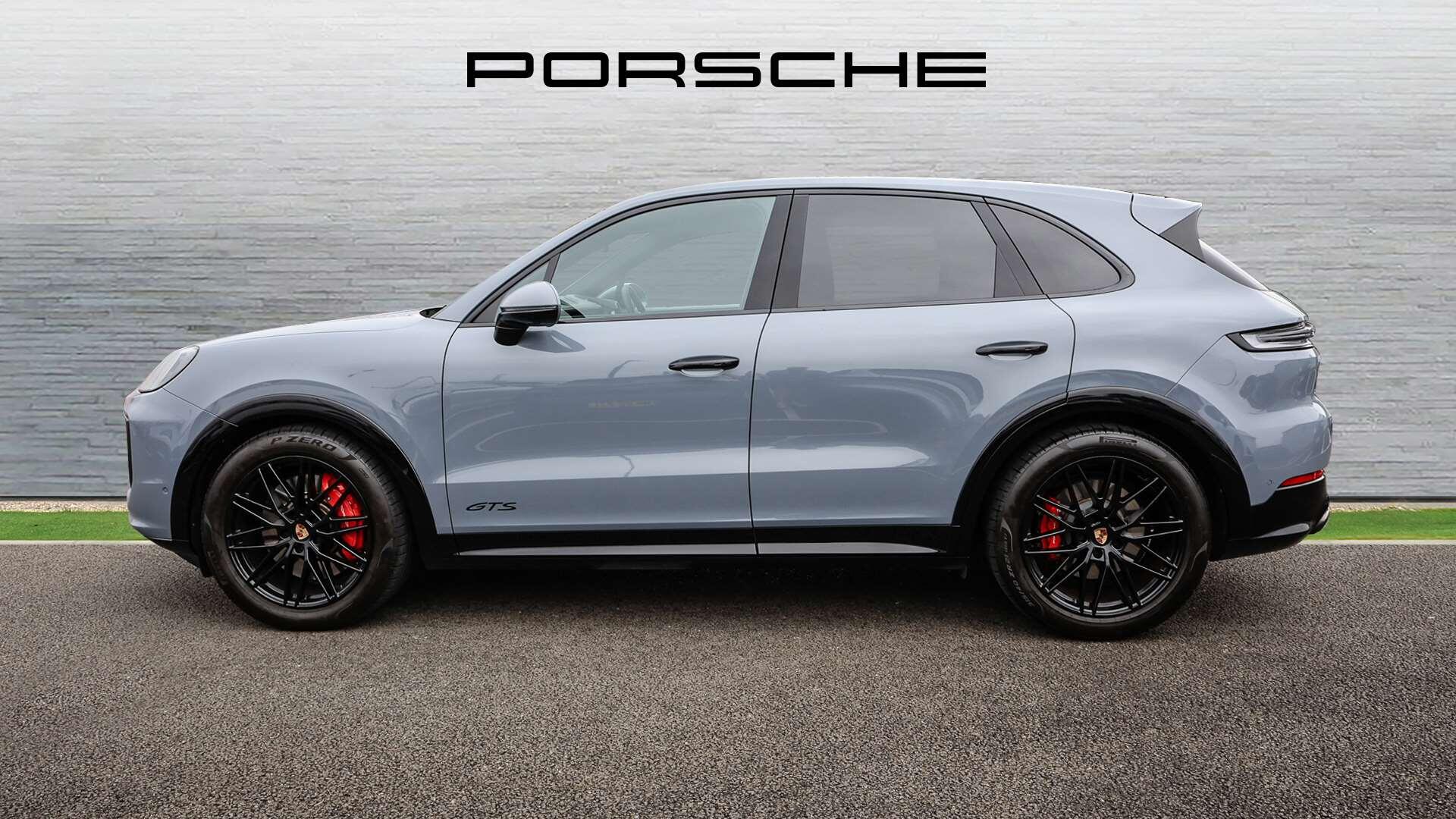 Porsche Cayenne view 8