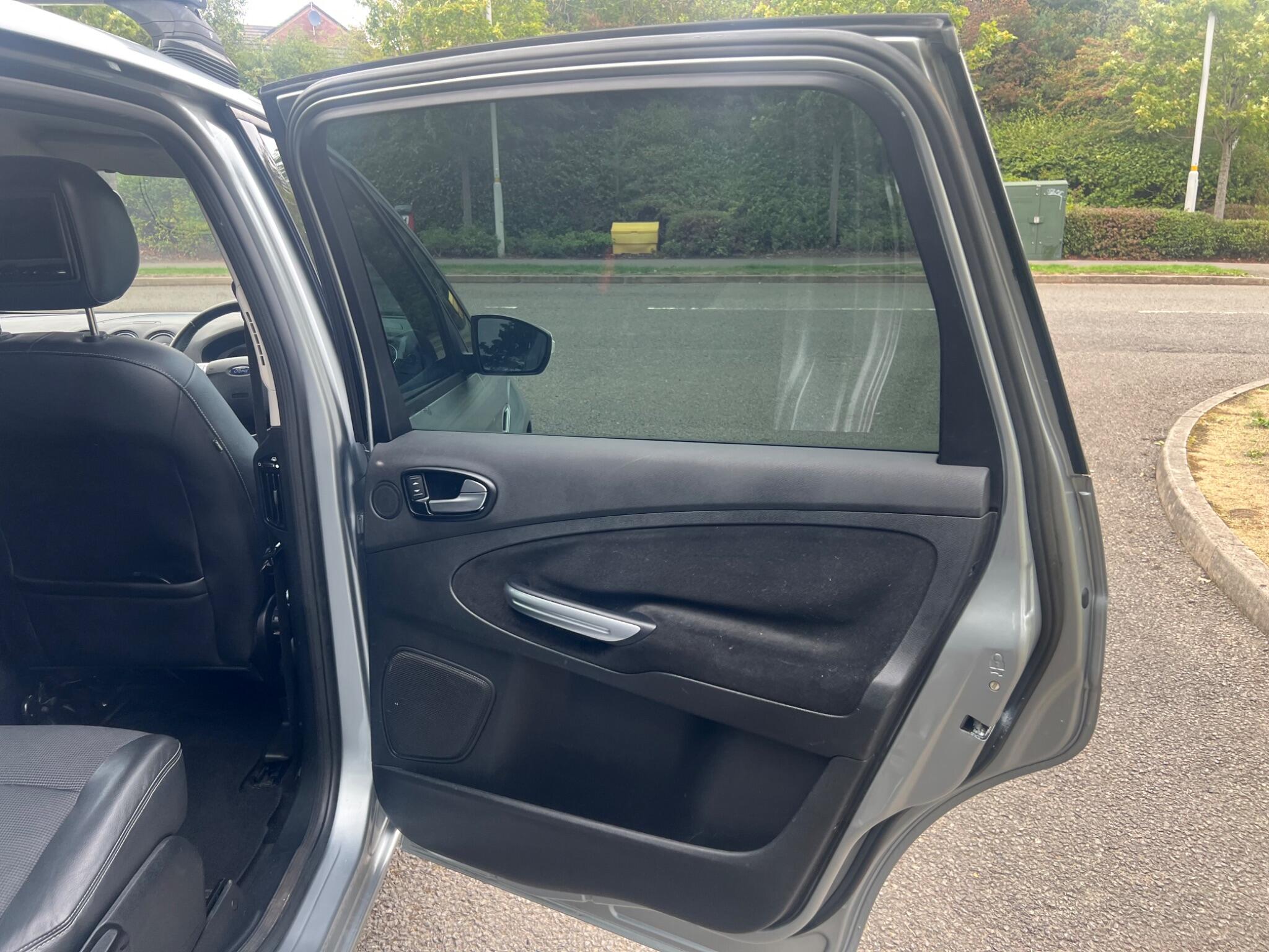 Ford S-Max view 21